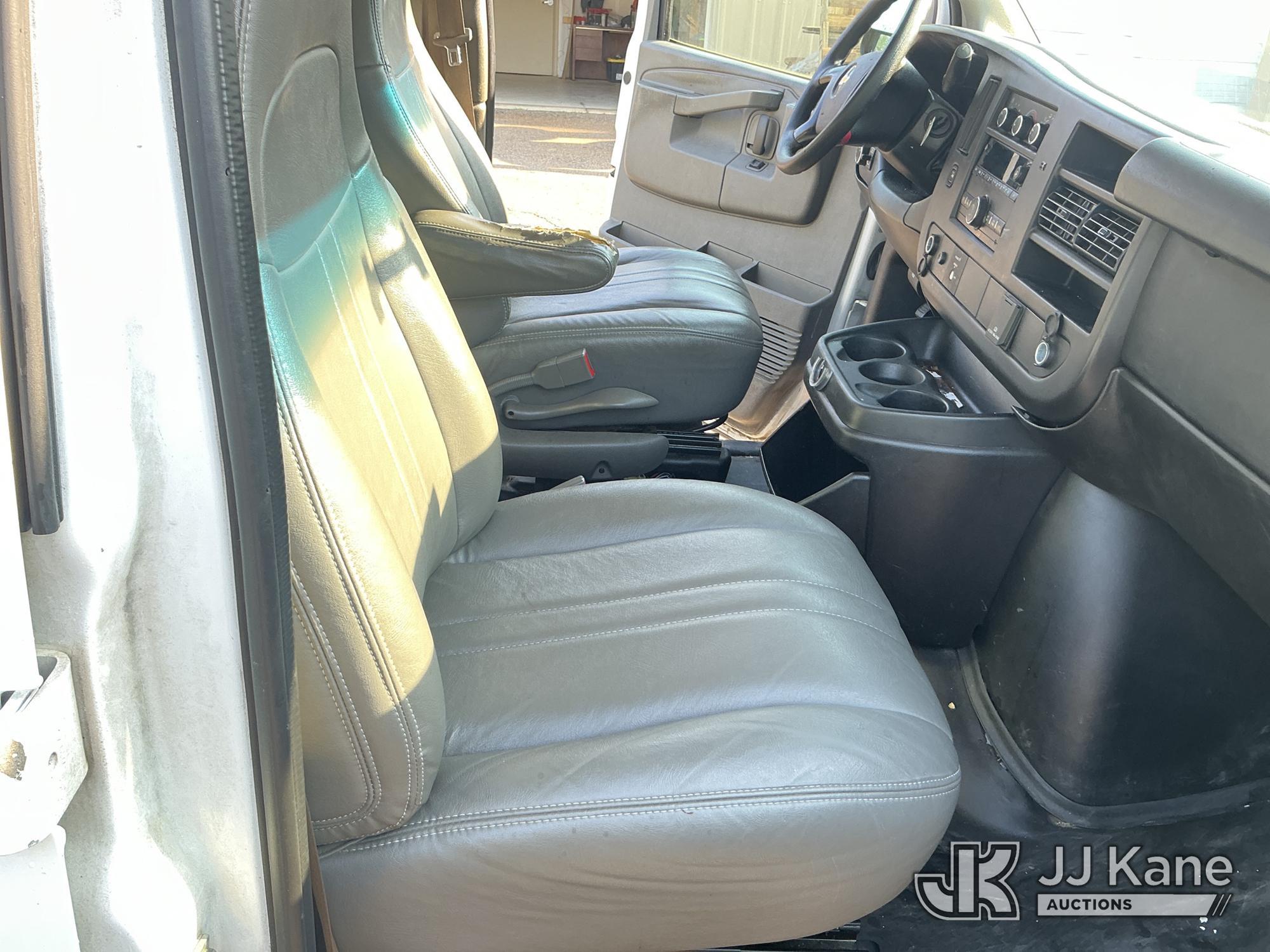 (Garner, NC) 2016 Chevrolet Express G2500 Cargo Van Runs & Moves) (Jump To Start