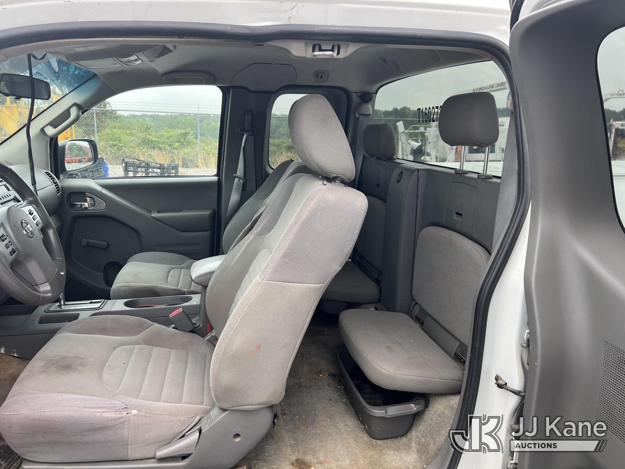 (Villa Rica, GA) 2016 Nissan Frontier Extended-Cab Pickup Truck Runs & Moves) (Check Engine Light On