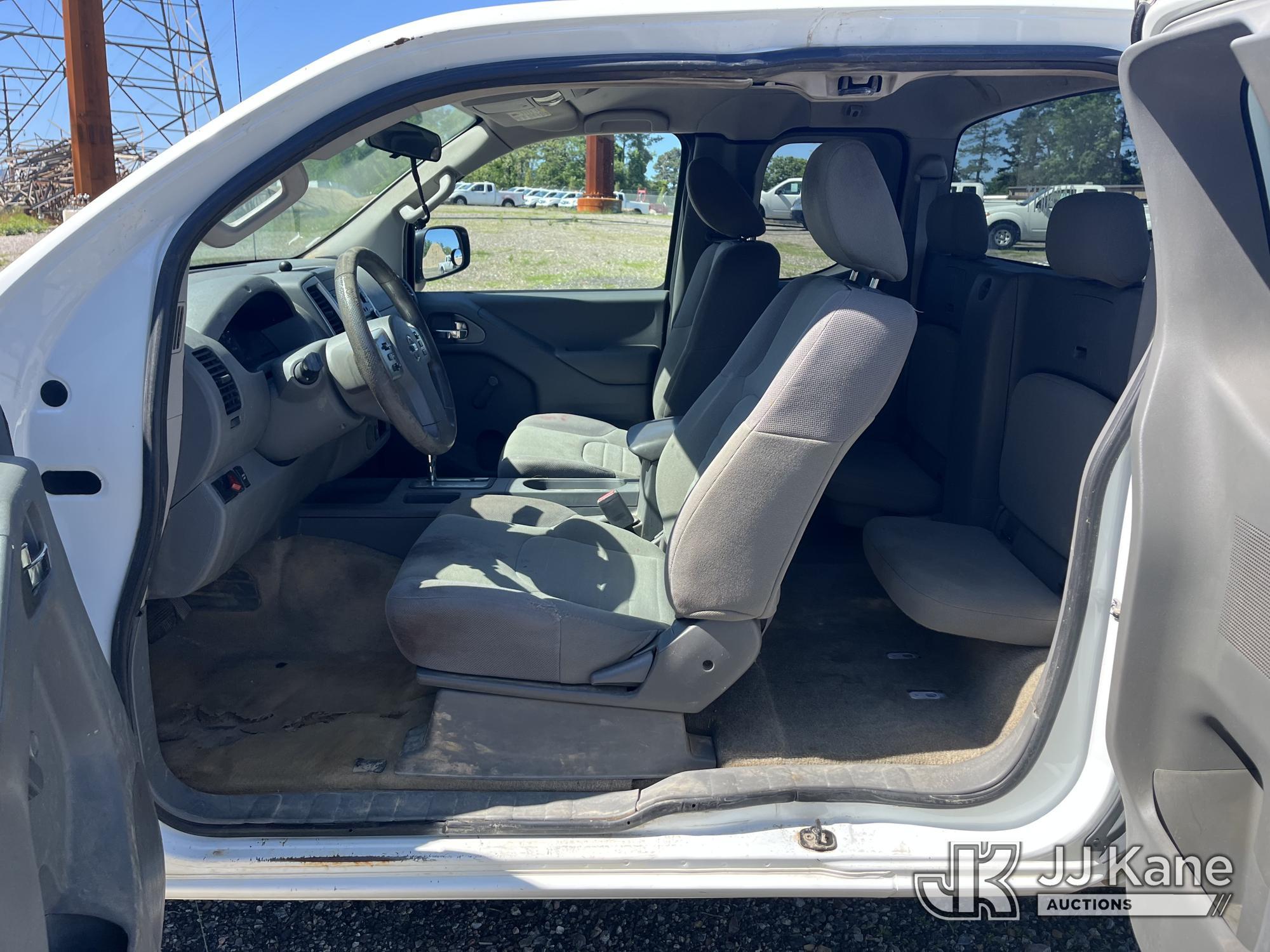 (Chester, VA) 2015 Nissan Frontier Extended-Cab Pickup Truck Runs & Moves