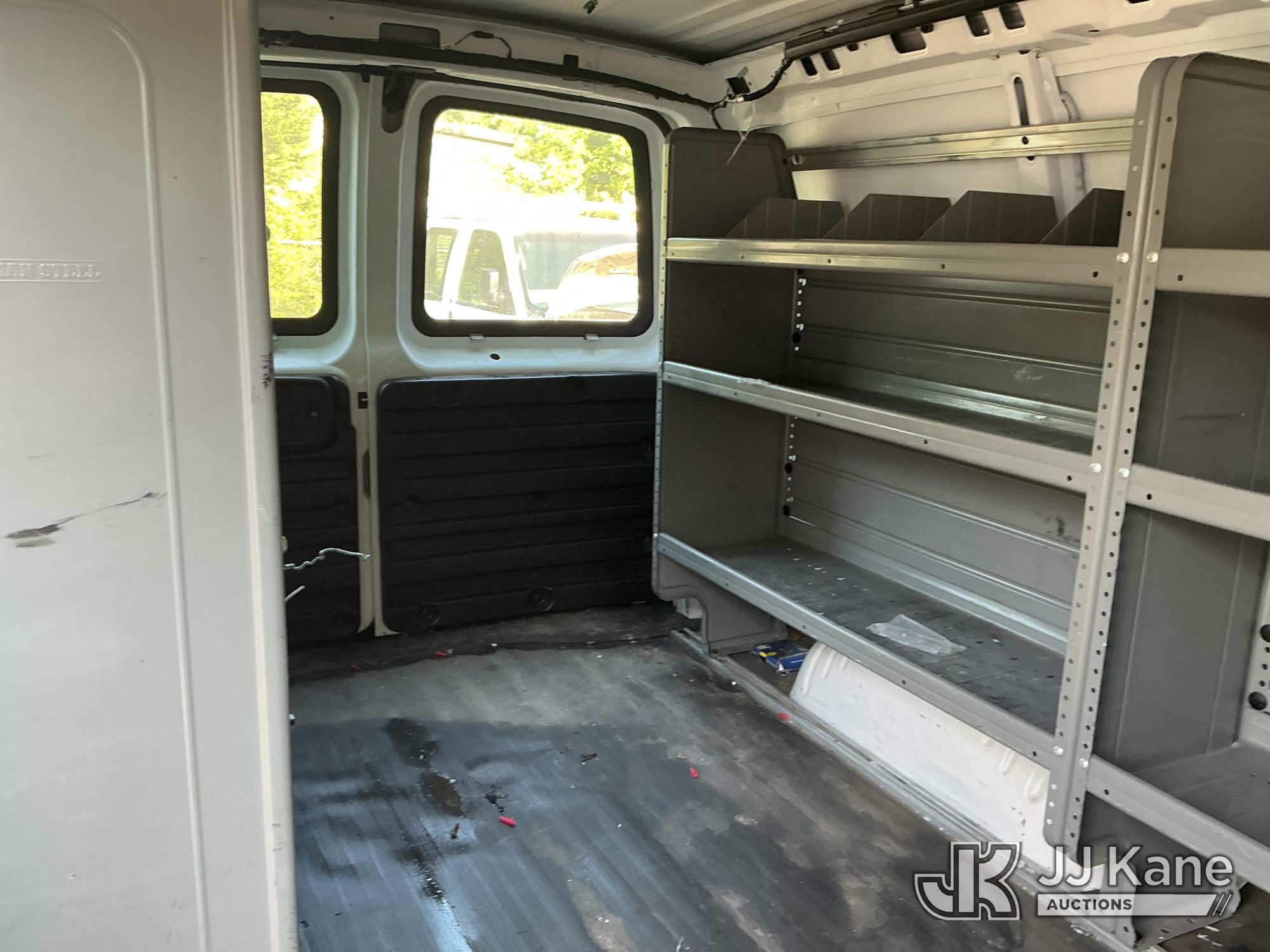 (Garner, NC) 2016 Chevrolet Express G2500 Cargo Van Runs & Moves) (Jump To Start