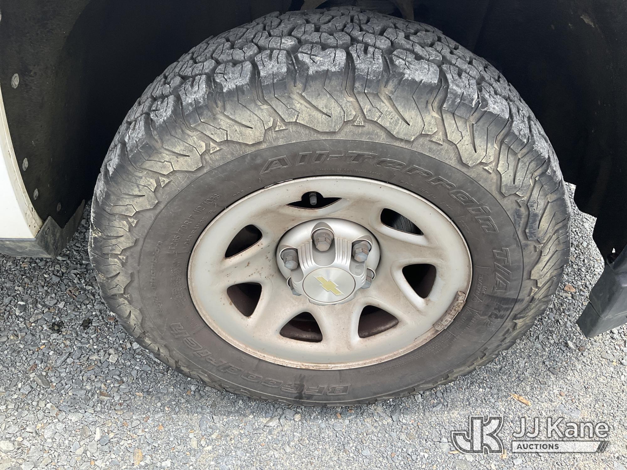 (China Grove, NC) 2017 Chevrolet Silverado 1500 4X4 Crew-Cab Pickup Truck Runs & Moves) (Check Engin