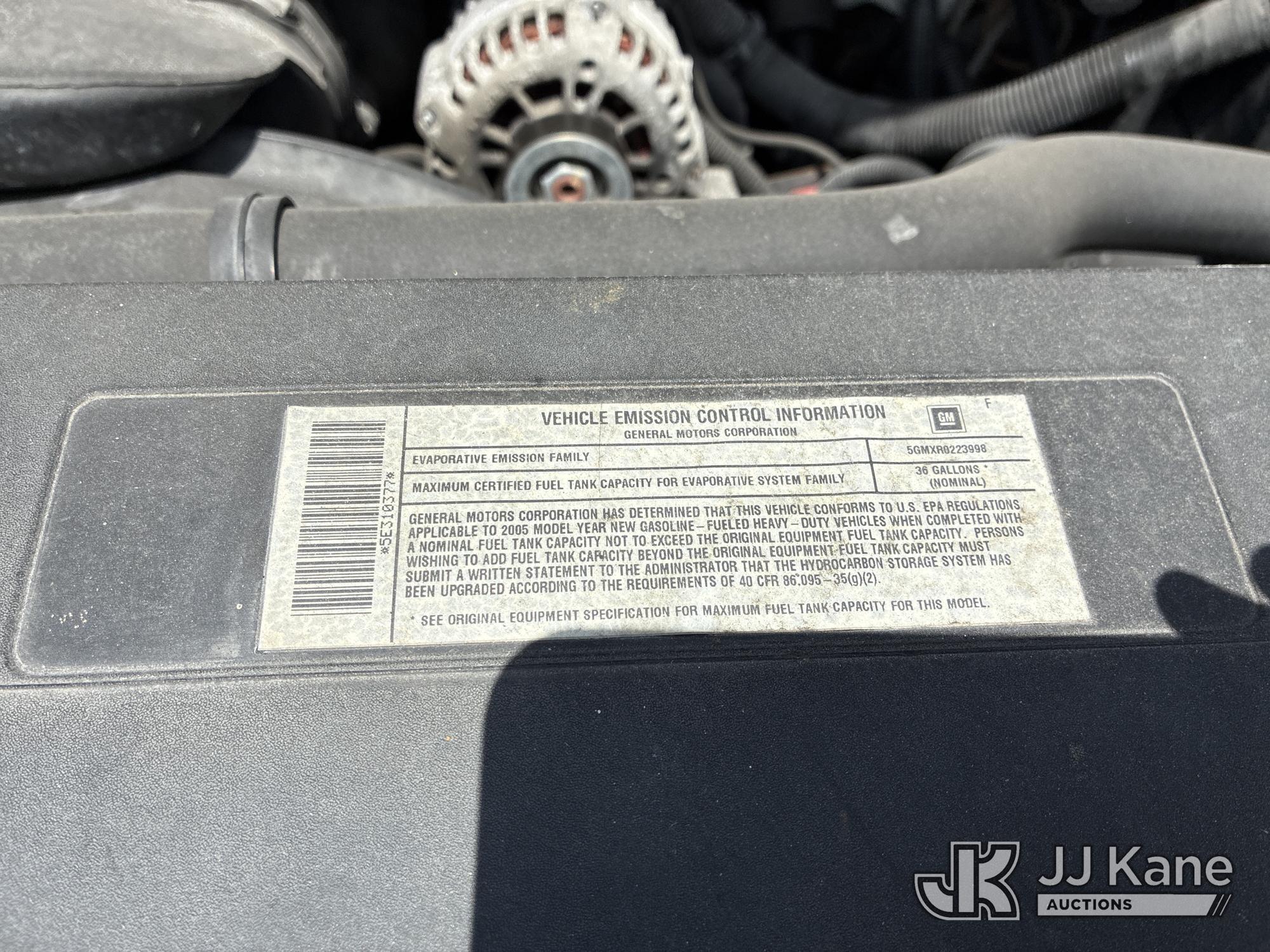 (Tampa, FL) 2005 CHEVROLET 2500 Pickup Truck Runs & Moves) (Jump To Start, Paint & Body Damage, Odom