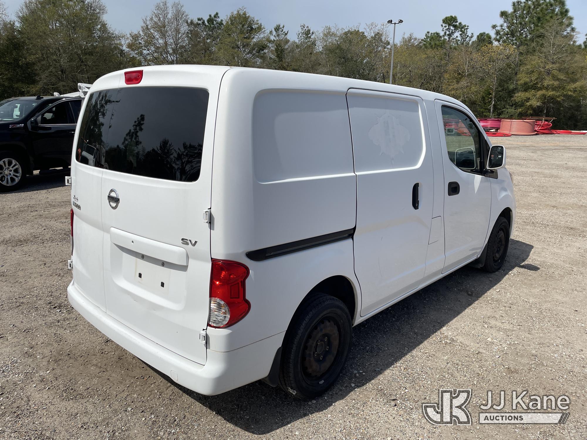 (Defuniak Springs, FL) 2015 Nissan NV200 Mini Cargo Van, (Utility Owned) Runs & Moves) (Paint Damage