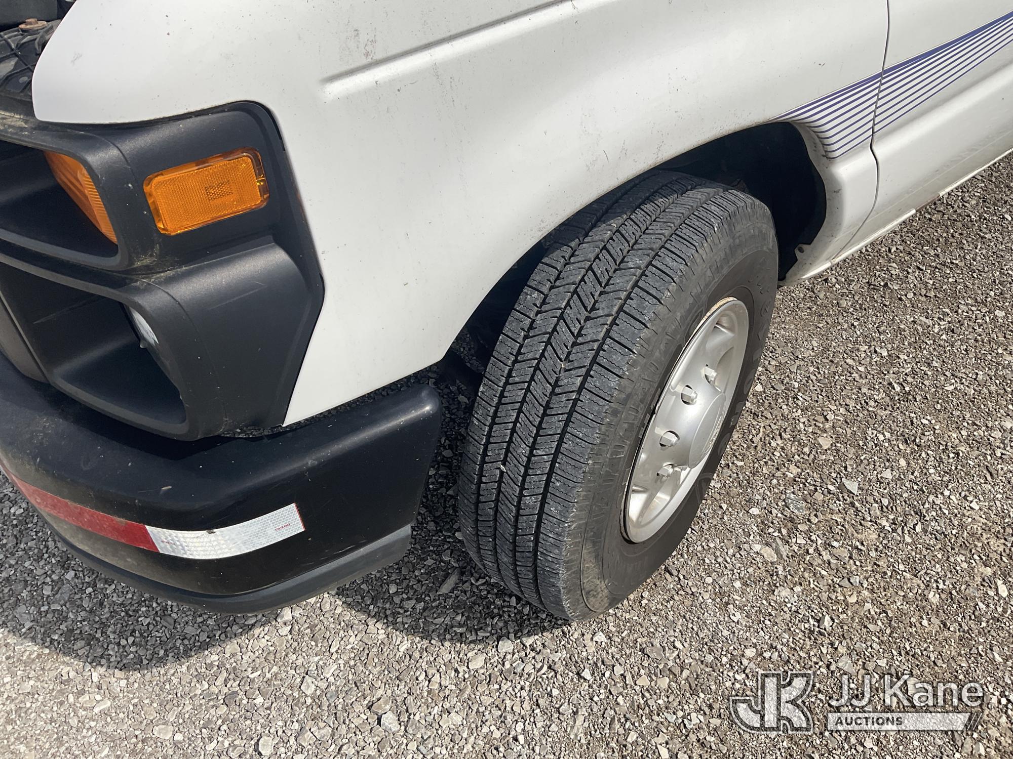 (Verona, KY) 2011 Ford E250 Cargo Van Runs & Moves) (Rust Damage