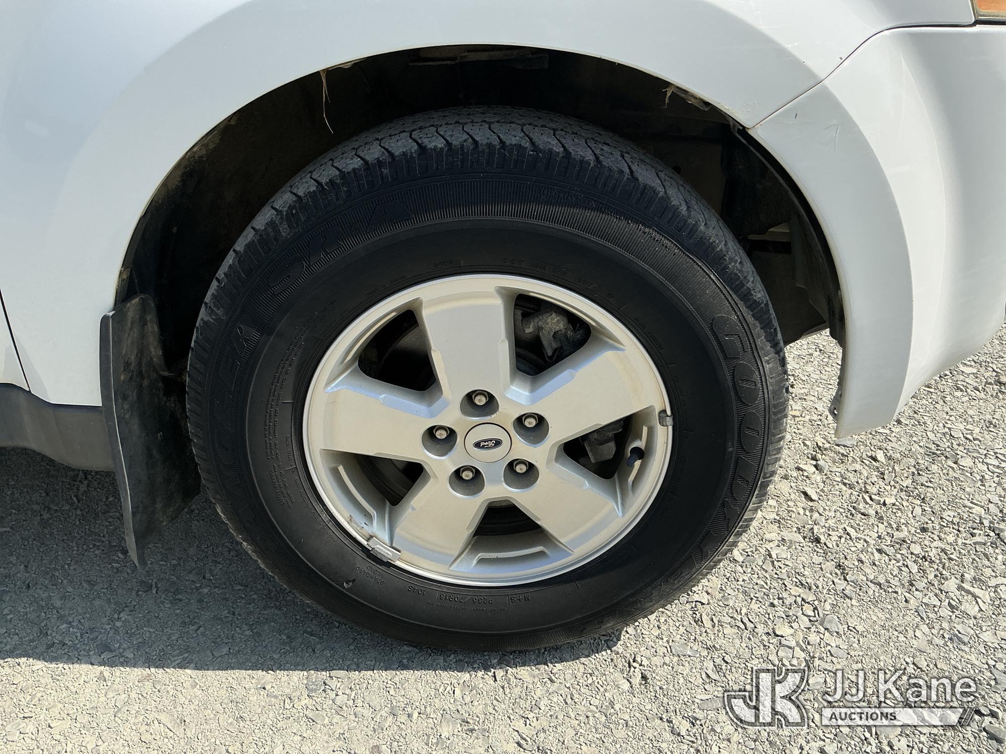 (China Grove, NC) 2011 Ford Escape 4x4 4-Door Sport Utility Vehicle Runs & Moves) (Body/Paint Damage