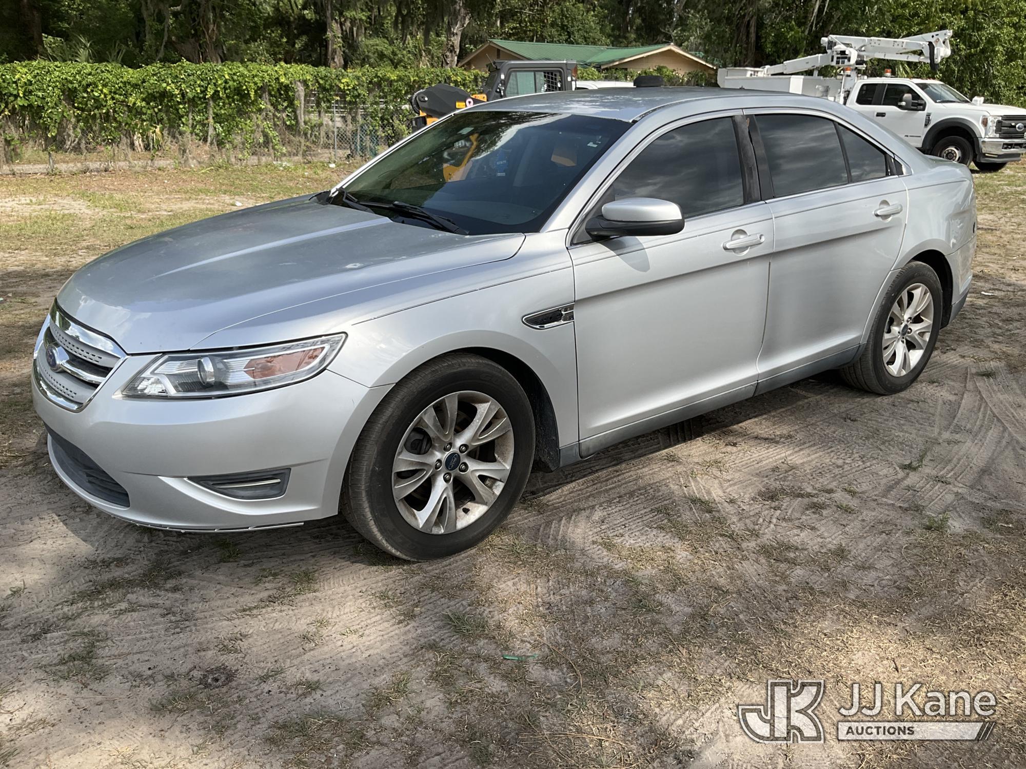 (Ocala, FL) 2012 Ford Taurus 4-Door Sedan Runs & Moves) (Jump To Start, Minor Body Damage, Paint Dam