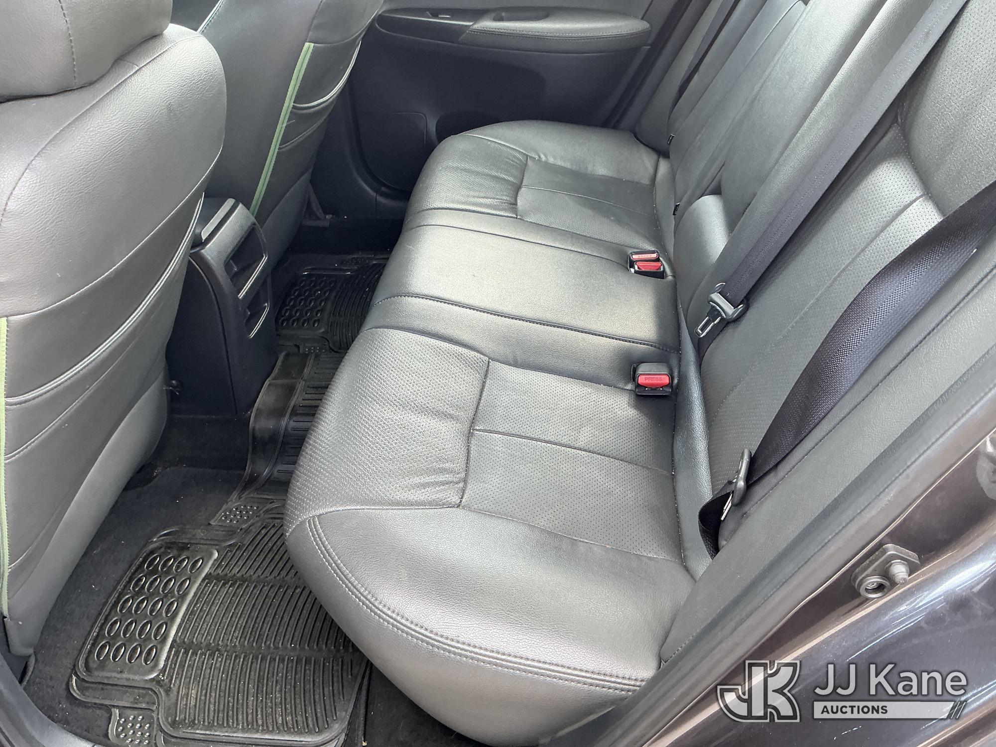 (Tampa, FL) 2014 Nissan Sentra 4-Door Sedan Runs & Moves) (Body Damage, Paint Damage) (FL Residents
