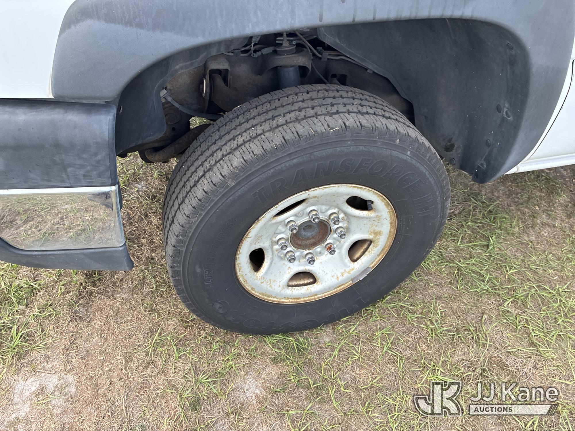 (Tampa, FL) 2005 CHEVROLET 2500 Pickup Truck Runs & Moves) (Jump To Start, Paint & Body Damage, Odom