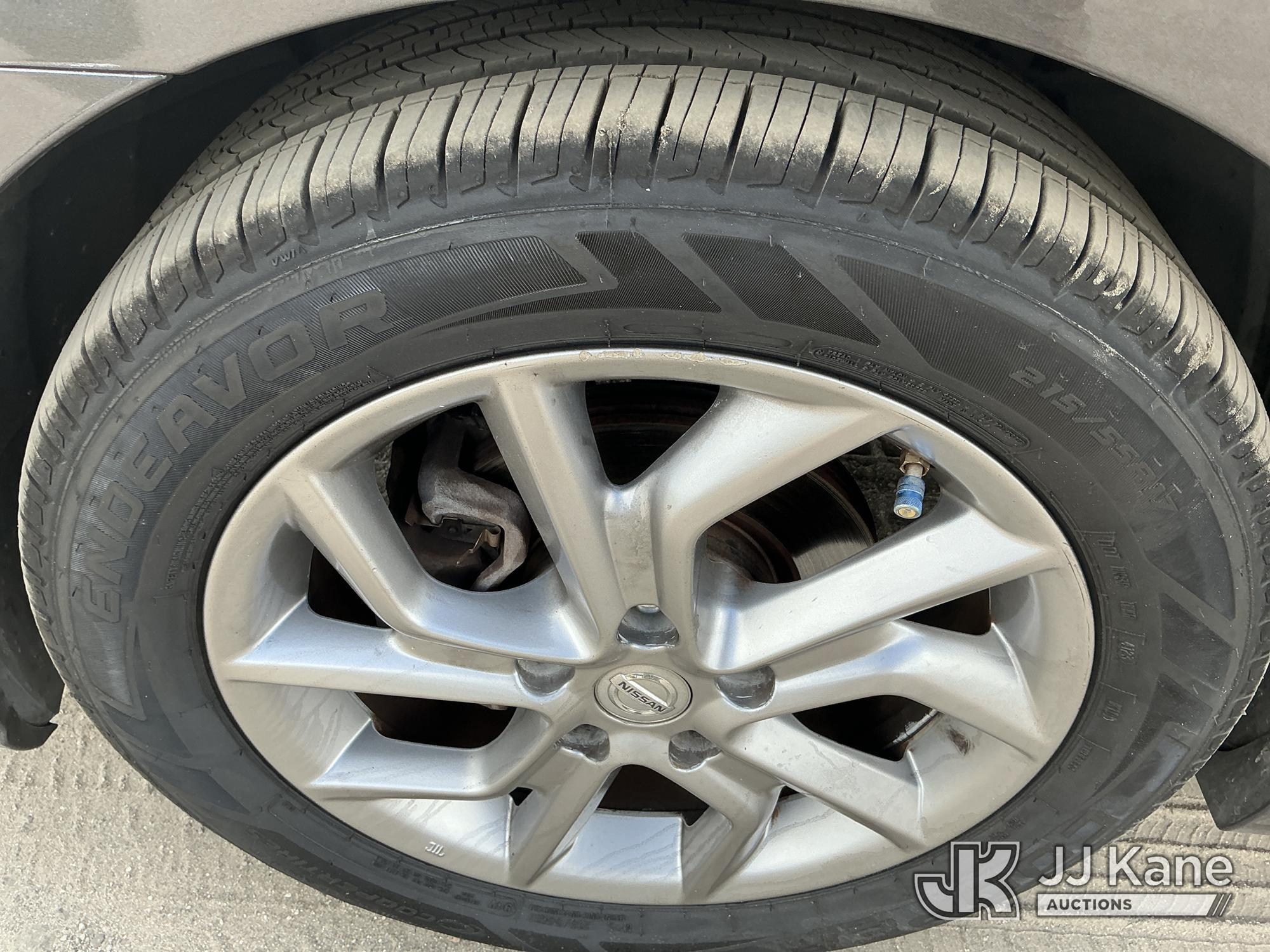 (Tampa, FL) 2014 Nissan Sentra 4-Door Sedan Runs & Moves) (Body Damage, Paint Damage) (FL Residents