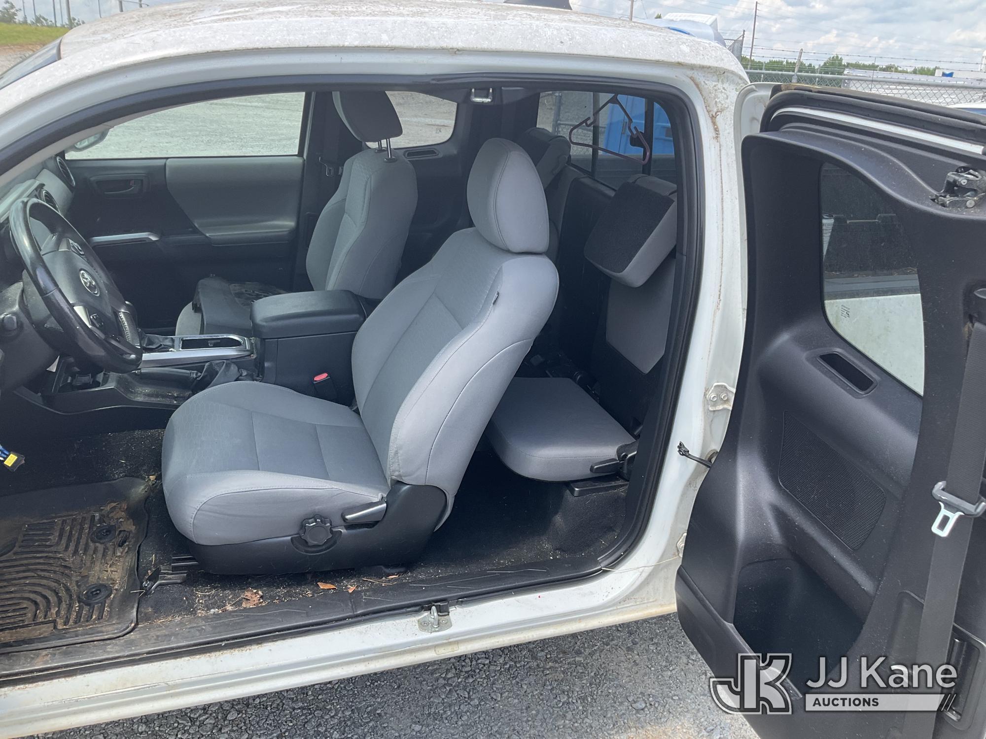 (Villa Rica, GA) 2018 Toyota Tacoma 4x4 Extended-Cab Pickup Truck Runs) (Intermittently Moves, Wreck