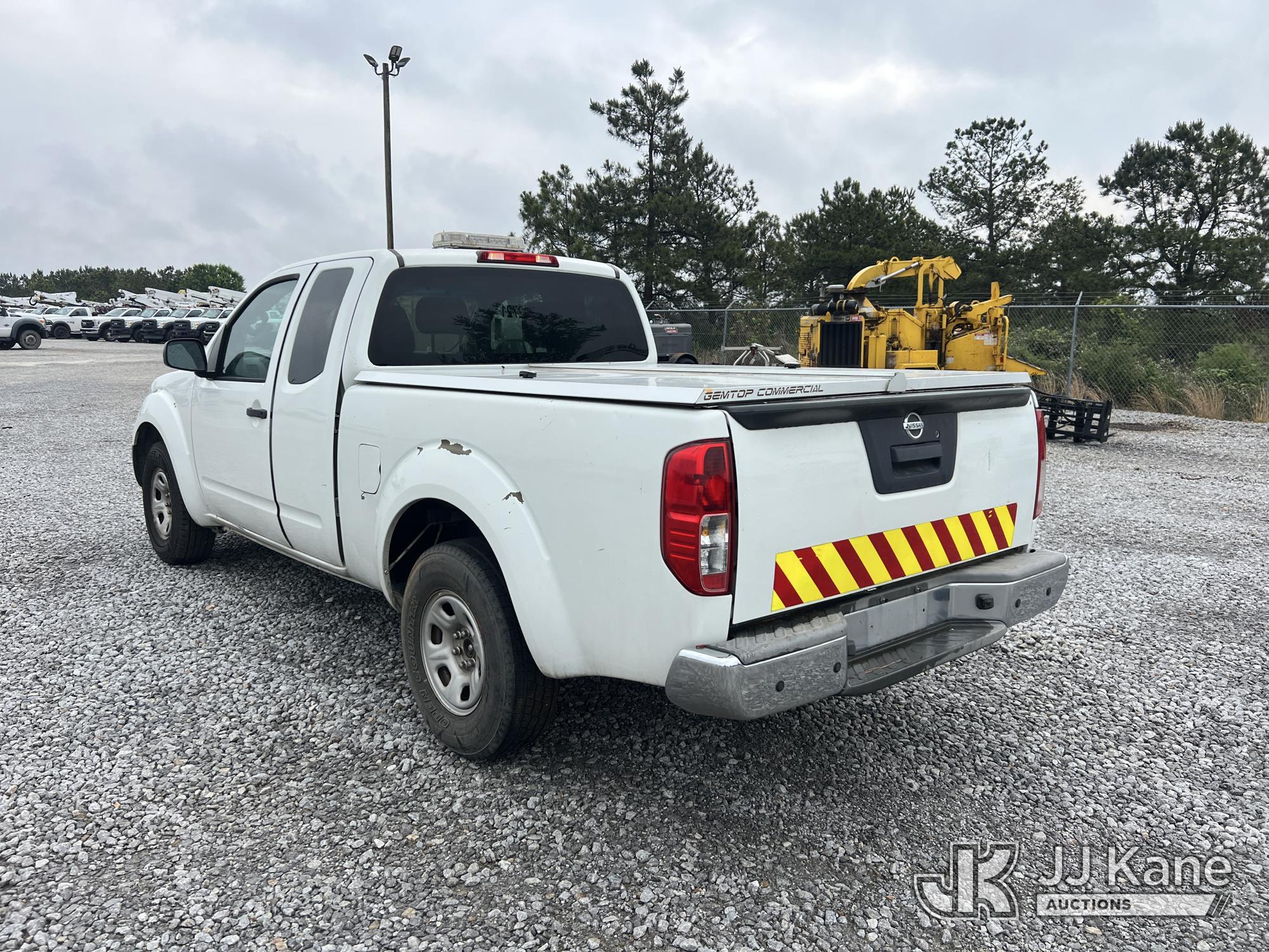 (Villa Rica, GA) 2016 Nissan Frontier Extended-Cab Pickup Truck Runs & Moves) (Check Engine Light On