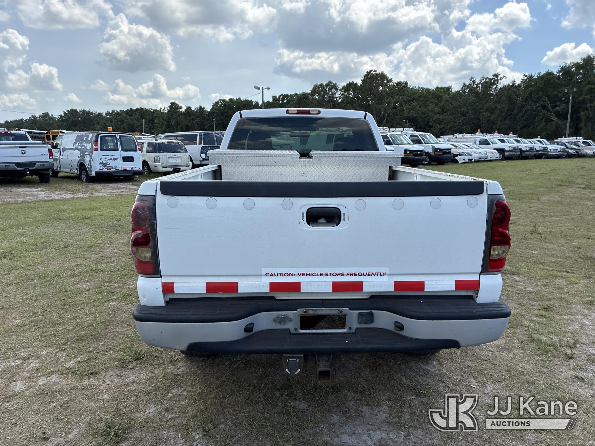 (Tampa, FL) 2005 CHEVROLET 2500 Pickup Truck Runs & Moves) (Jump To Start, Paint & Body Damage, Odom