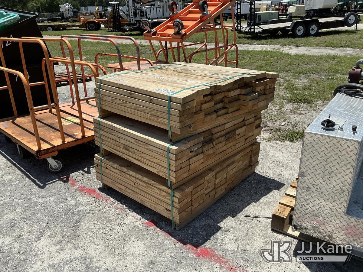 (Tampa, FL) Lot of Wood Size 2"x6"x3' (Condition Unknown ) NOTE: This unit is being sold AS IS/WHERE