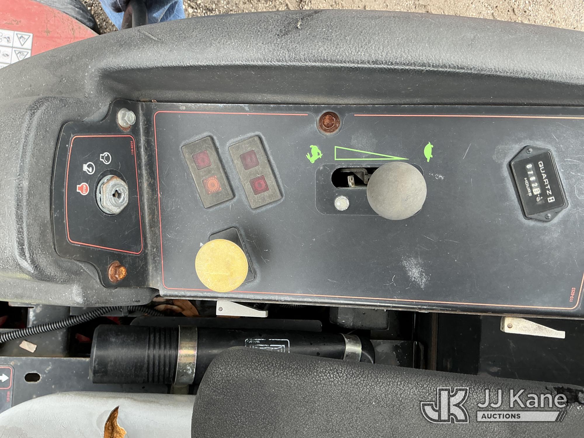(Tampa, FL) 2014 Toro 7210 Mower Hillsborough County BOCC Unit)(Not Running, Condition Unknown) ( Bo