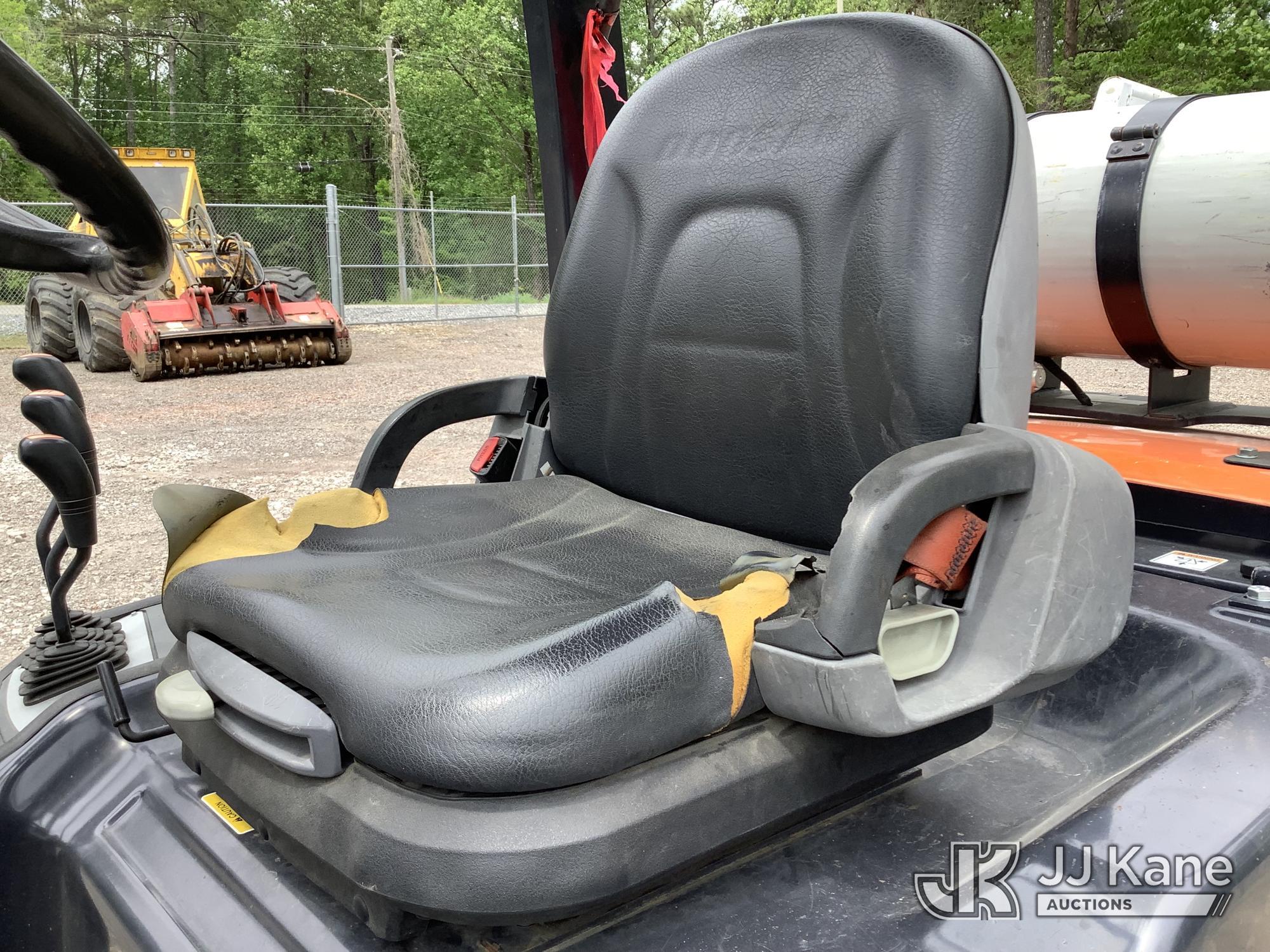 (Graysville, AL) 2018 Doosan G35C-7 Pneumatic Tired Forklift Runs, Moves & Operates) (Minor Body Dam