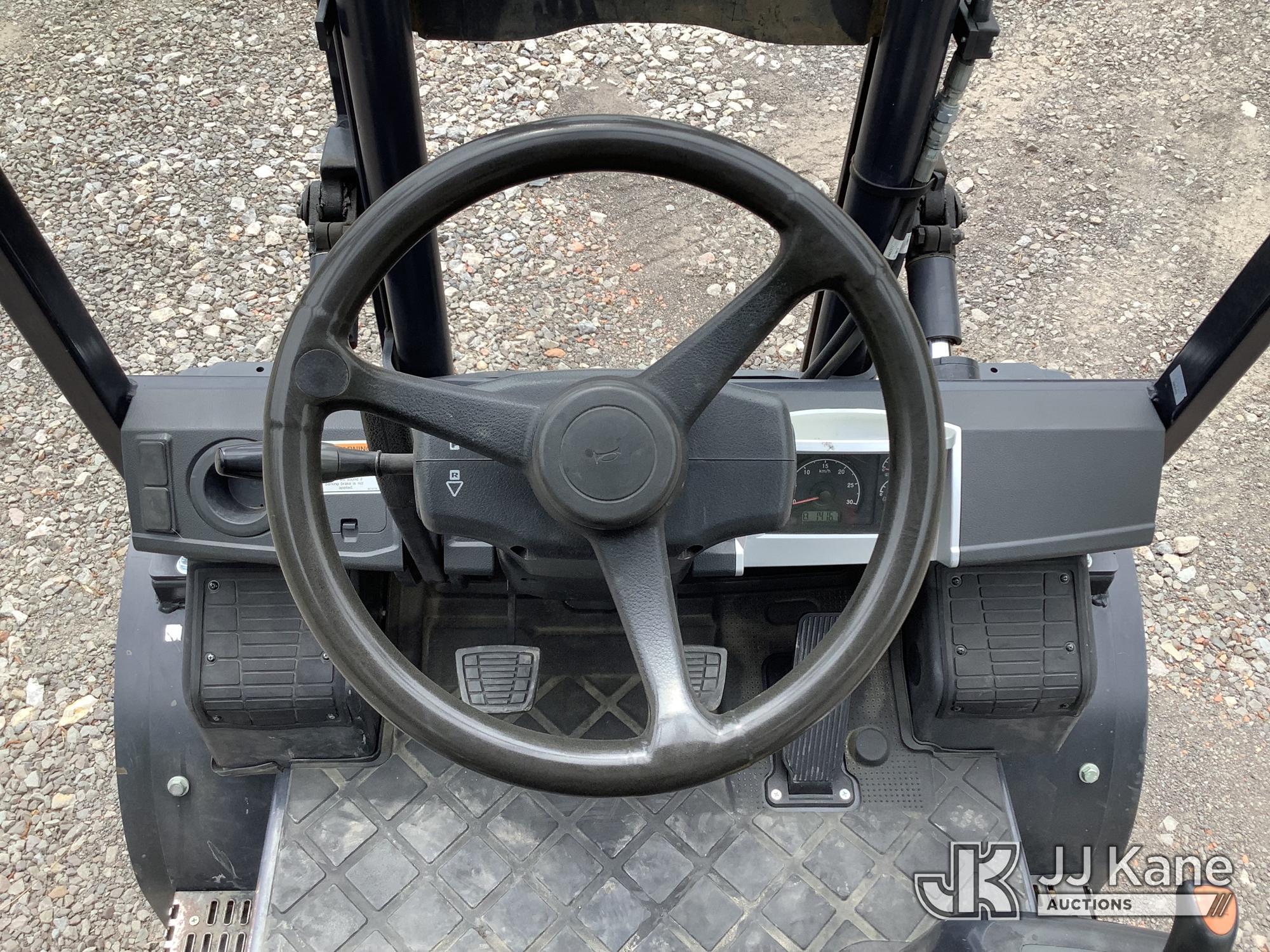 (Graysville, AL) 2018 Doosan G35C-7 Pneumatic Tired Forklift Runs, Moves & Operates) (Minor Body Dam