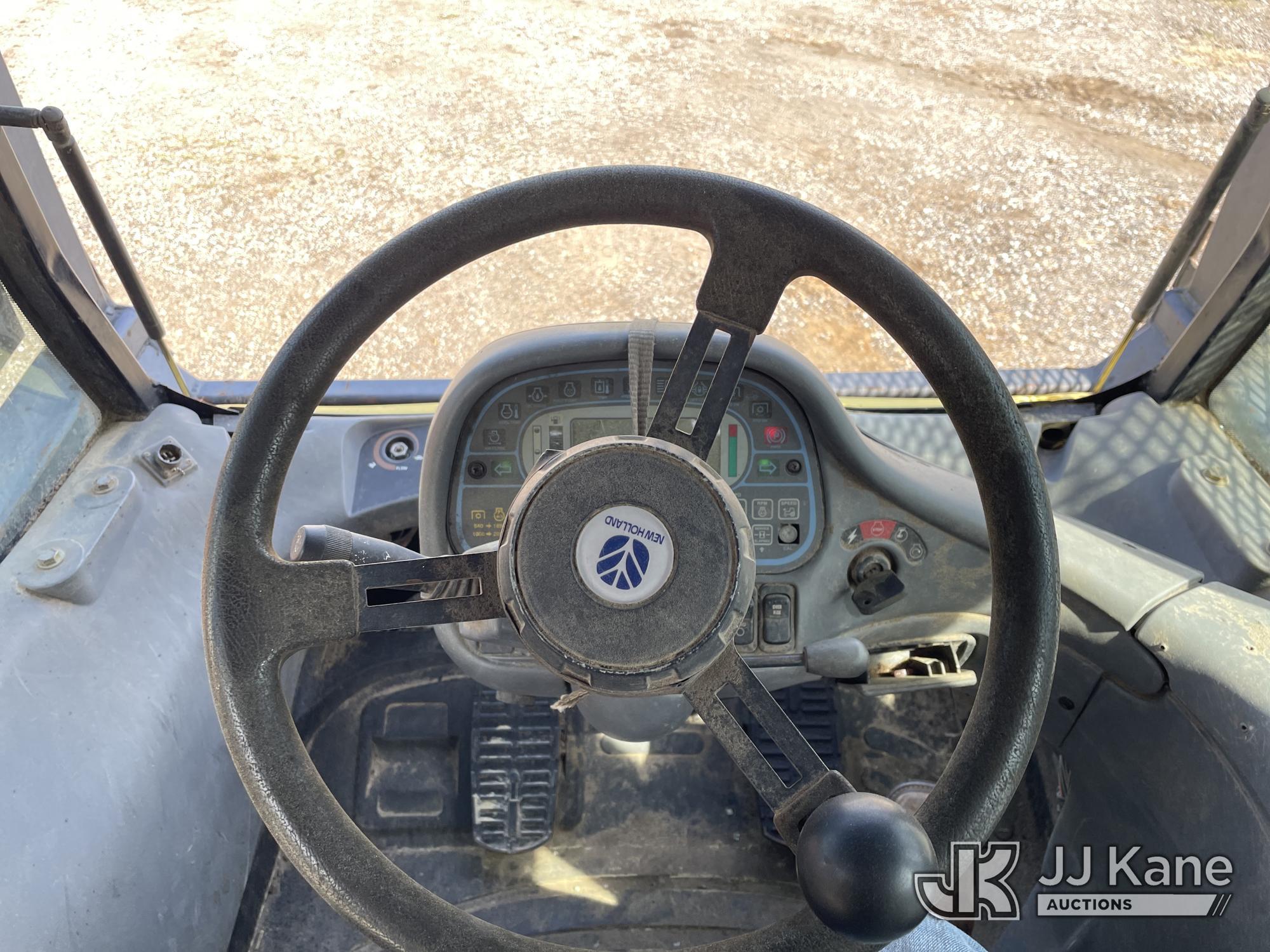 (Defuniak Springs, FL) 2014 New Holland TV6070 4x4 Utility Tractor, (Utility Owned) Runs & Operates,