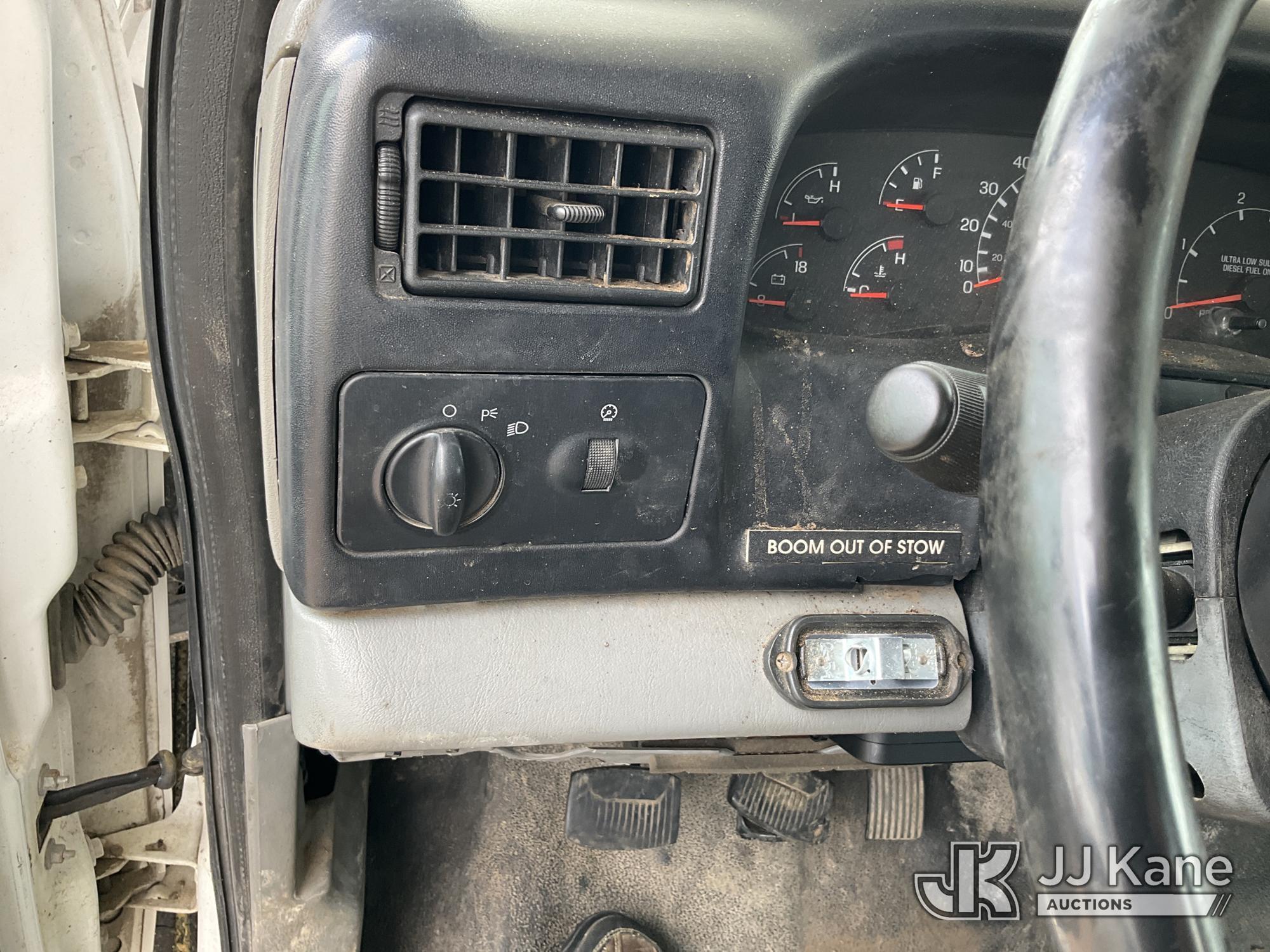 (Texarkana, AR) HiRanger XT55, Over-Center Bucket Truck mounted behind cab on 2009 Ford F750 Chipper
