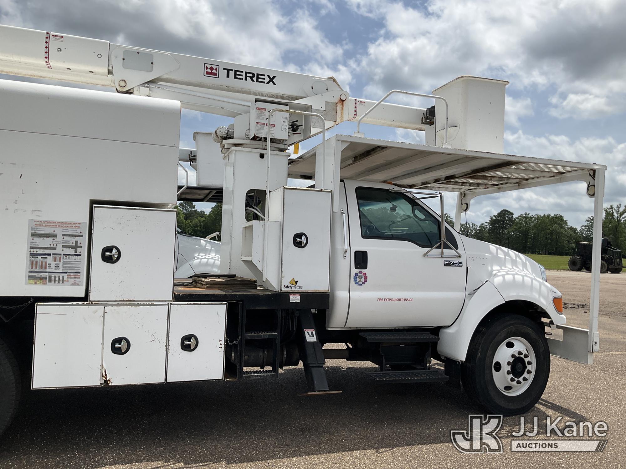 (Texarkana, AR) HiRanger XT55, Over-Center Bucket Truck mounted behind cab on 2009 Ford F750 Chipper