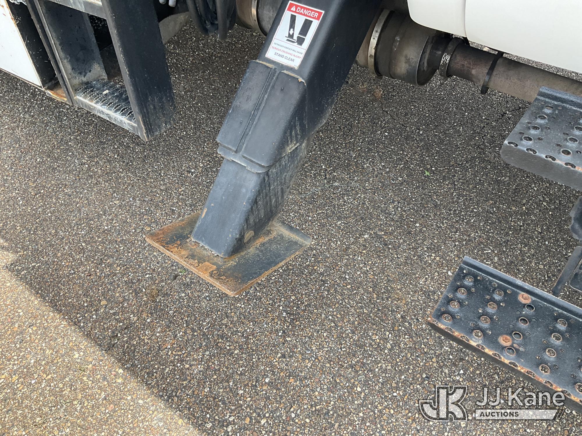 (Texarkana, AR) HiRanger XT55, Over-Center Bucket Truck mounted behind cab on 2009 Ford F750 Chipper