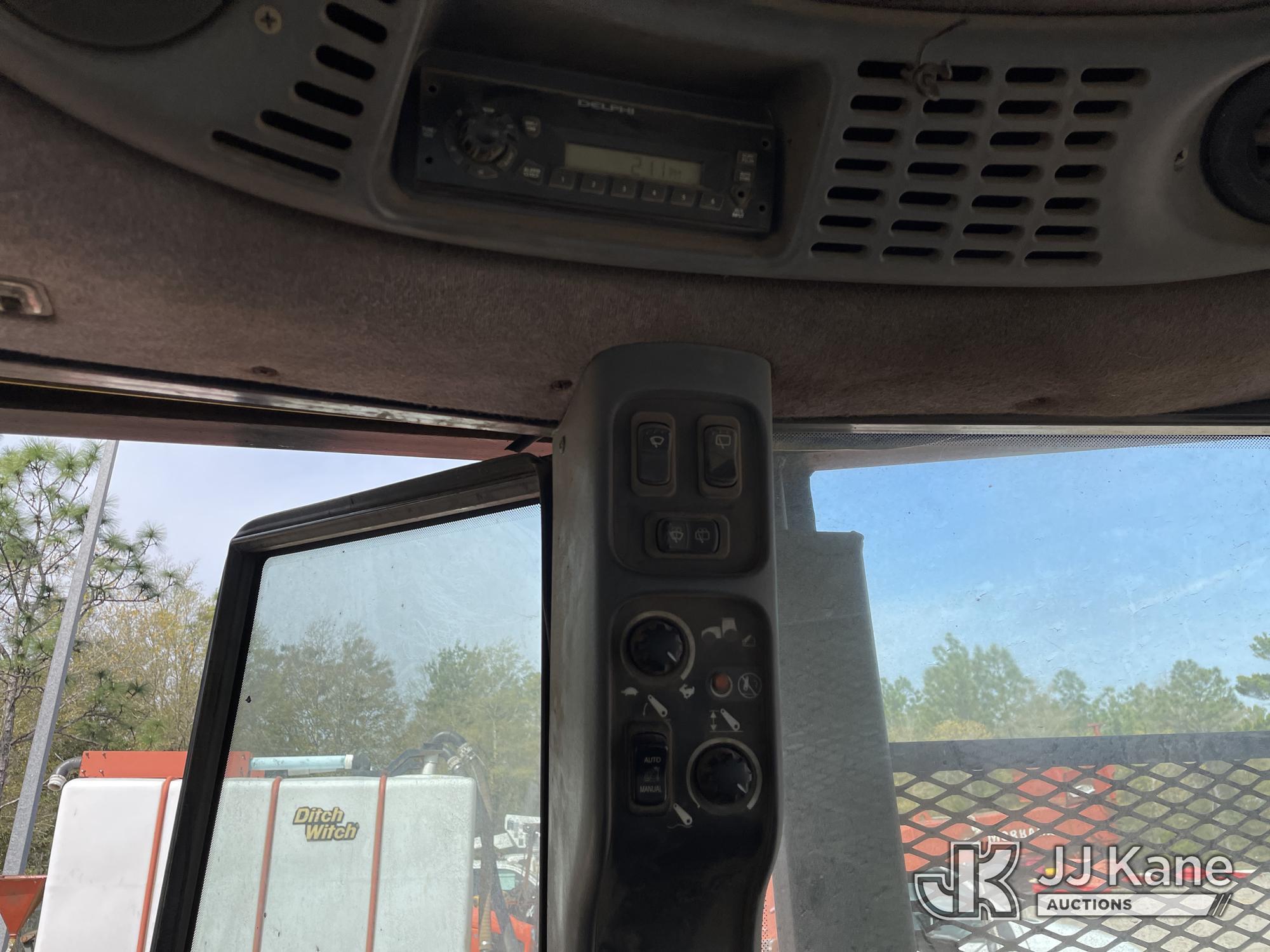 (Defuniak Springs, FL) 2014 New Holland TV6070 4x4 Utility Tractor, (Utility Owned) Runs & Operates,