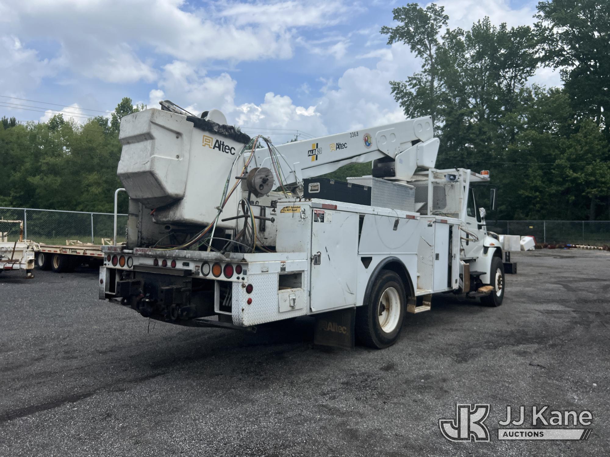(Albertville, AL) Altec ALB-50M, Telescopic Material Handling Bucket Truck mounted behind cab on 201