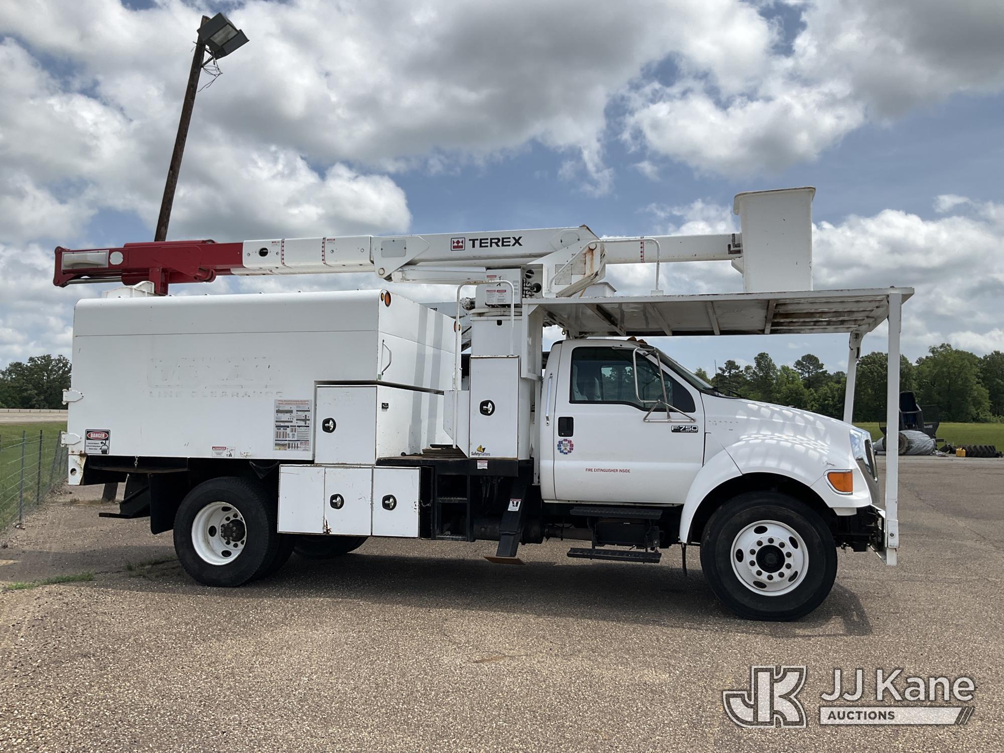 (Texarkana, AR) HiRanger XT55, Over-Center Bucket Truck mounted behind cab on 2009 Ford F750 Chipper