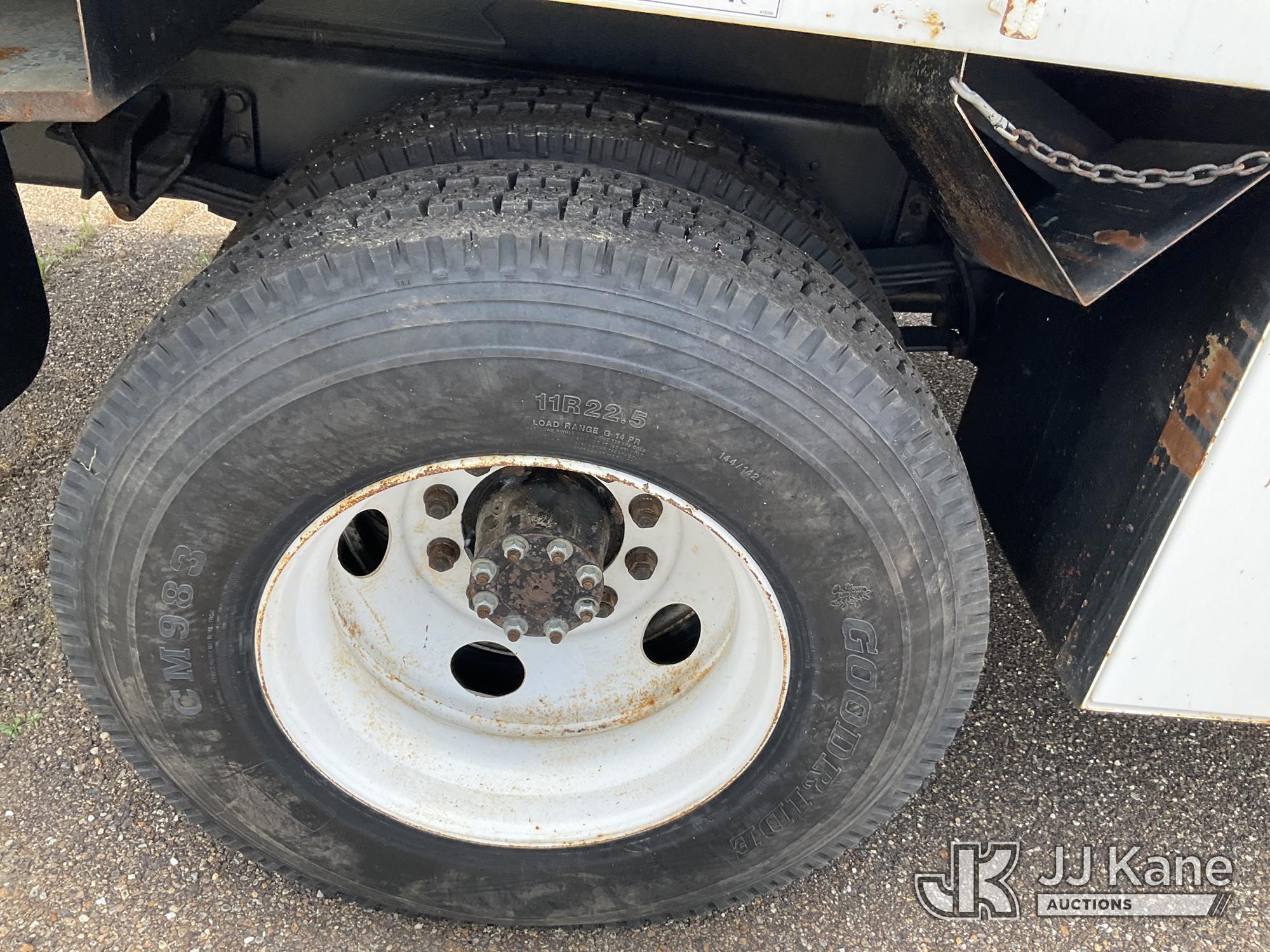 (Texarkana, AR) HiRanger XT55, Over-Center Bucket Truck mounted behind cab on 2009 Ford F750 Chipper