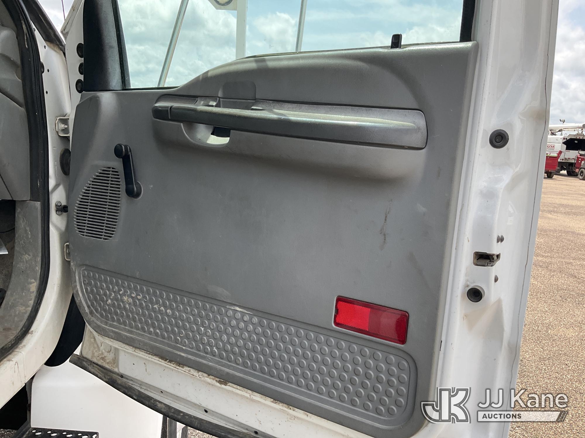(Texarkana, AR) HiRanger XT55, Over-Center Bucket Truck mounted behind cab on 2009 Ford F750 Chipper