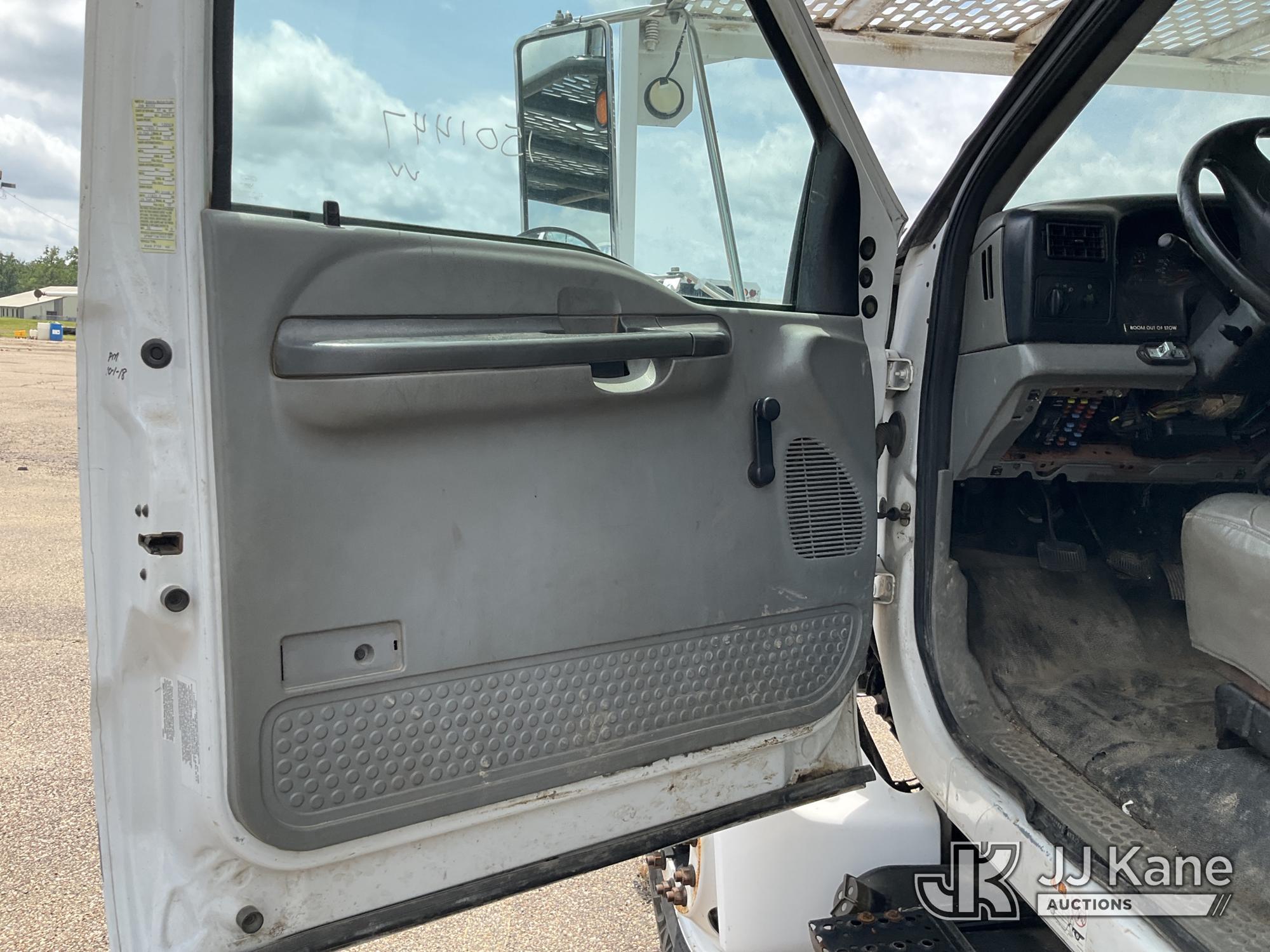(Texarkana, AR) HiRanger XT55, Over-Center Bucket Truck mounted behind cab on 2009 Ford F750 Chipper