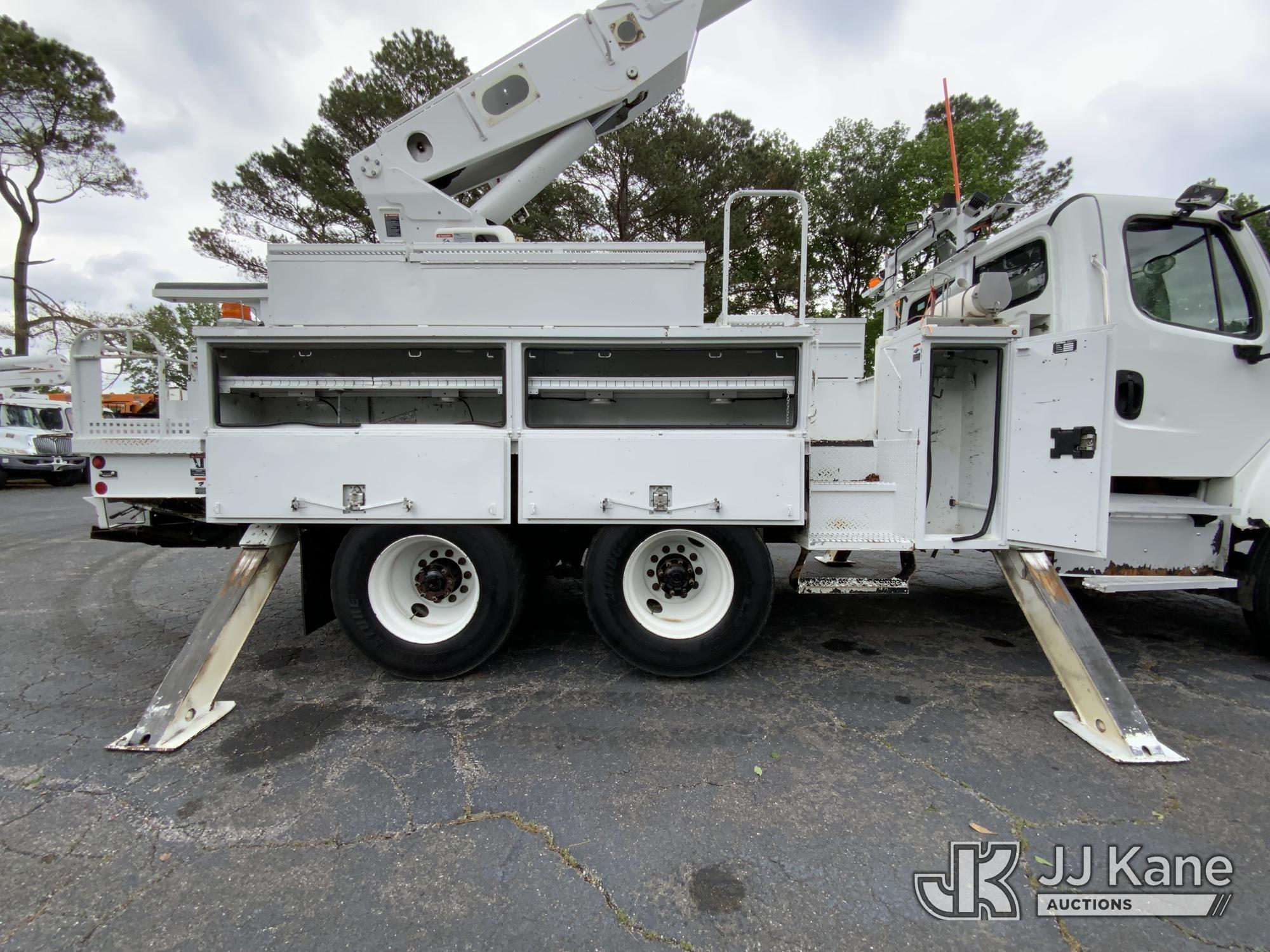 (Graysville, AL) Altec AM855-MH, Over-Center Material Handling Bucket Truck rear mounted on 2015 Fre