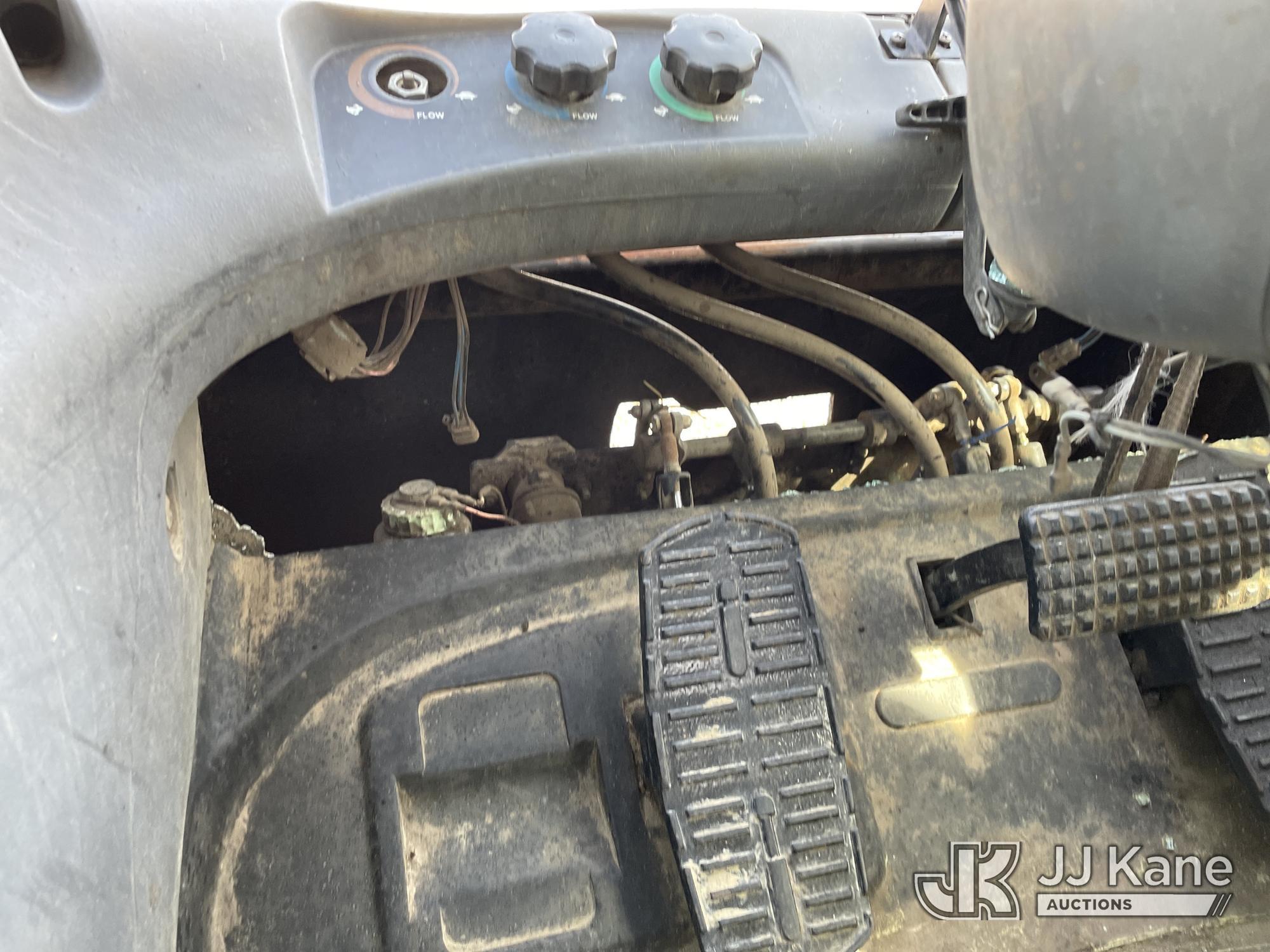 (Defuniak Springs, FL) 2014 New Holland TV6070 4x4 Utility Tractor, (Utility Owned) Runs & Operates,