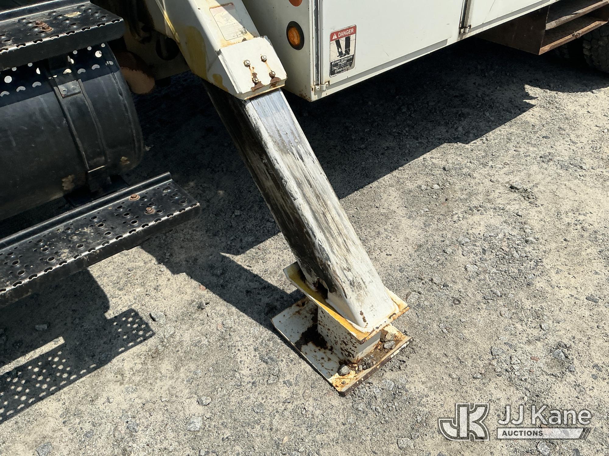 (Columbia, SC) Altec DM47-TR, Digger Derrick rear mounted on 2007 International 7300 4x4 Utility Tru