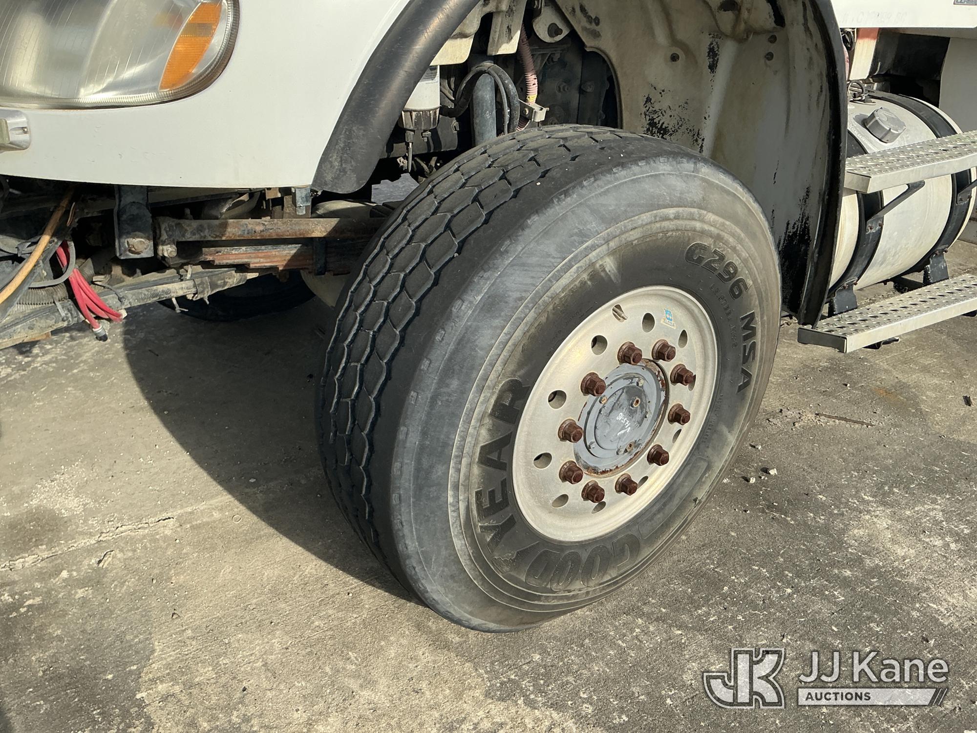 (Moncks Corner, SC) Altec AH100, Articulating & Telescopic Material Handling Bucket Truck rear mount