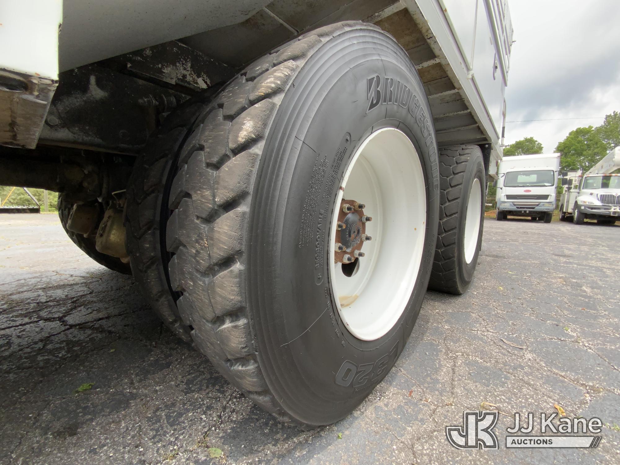 (Graysville, AL) Altec AM855-MH, Over-Center Material Handling Bucket Truck rear mounted on 2015 Fre