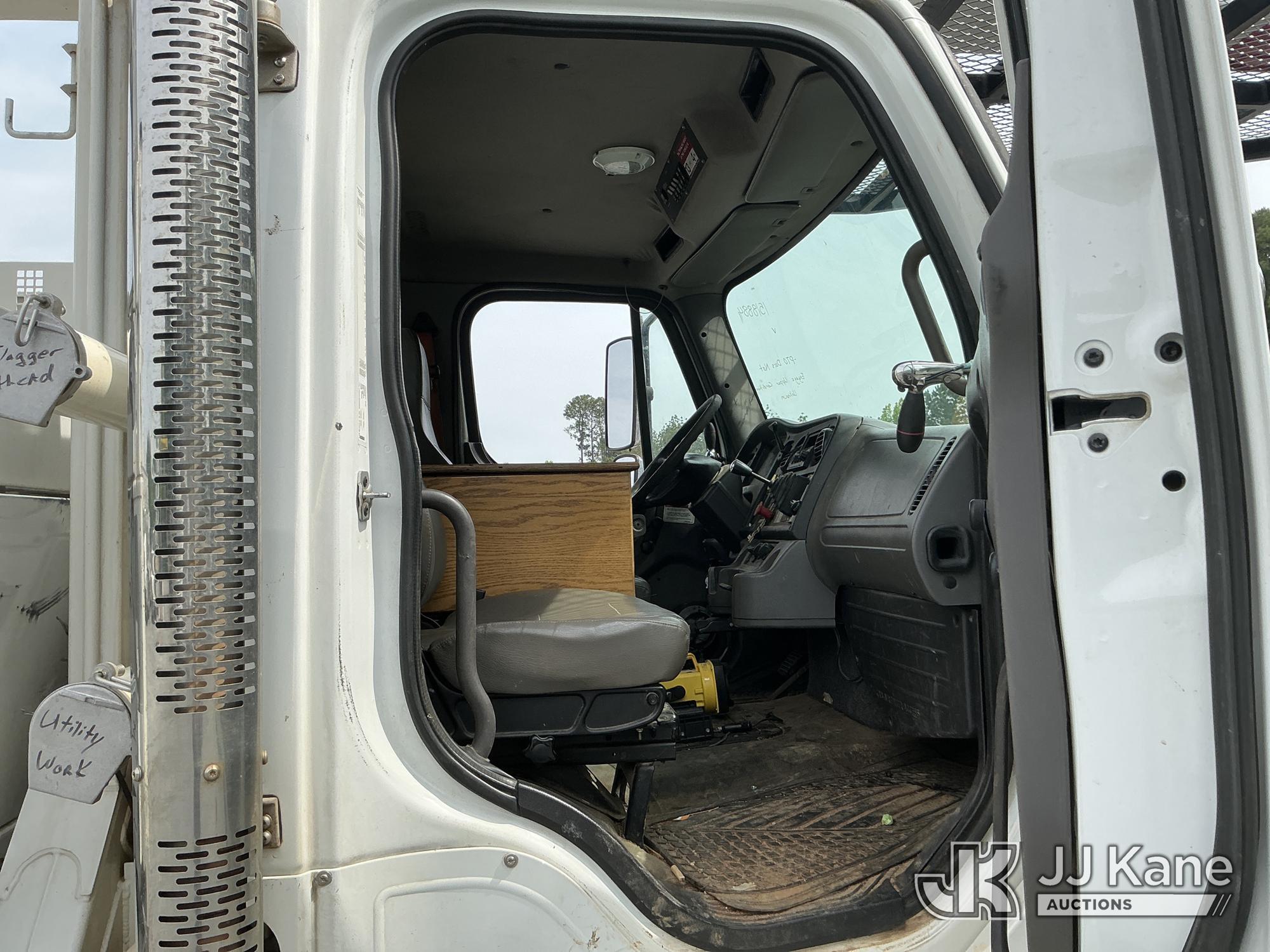 (China Grove, NC) Altec AA55-MH, Articulating Material Handling Bucket Truck rear mounted on 2015 Fr