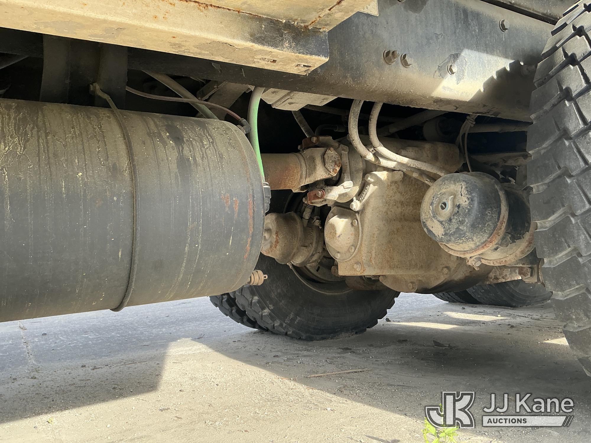 (Moncks Corner, SC) Altec AH100, Articulating & Telescopic Material Handling Bucket Truck rear mount