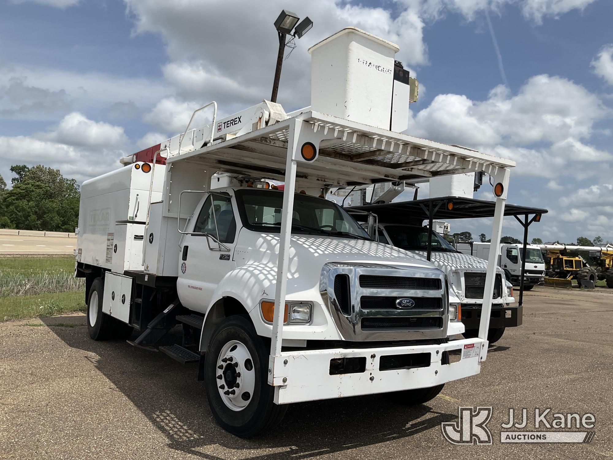 (Texarkana, AR) HiRanger XT55, Over-Center Bucket Truck mounted behind cab on 2009 Ford F750 Chipper