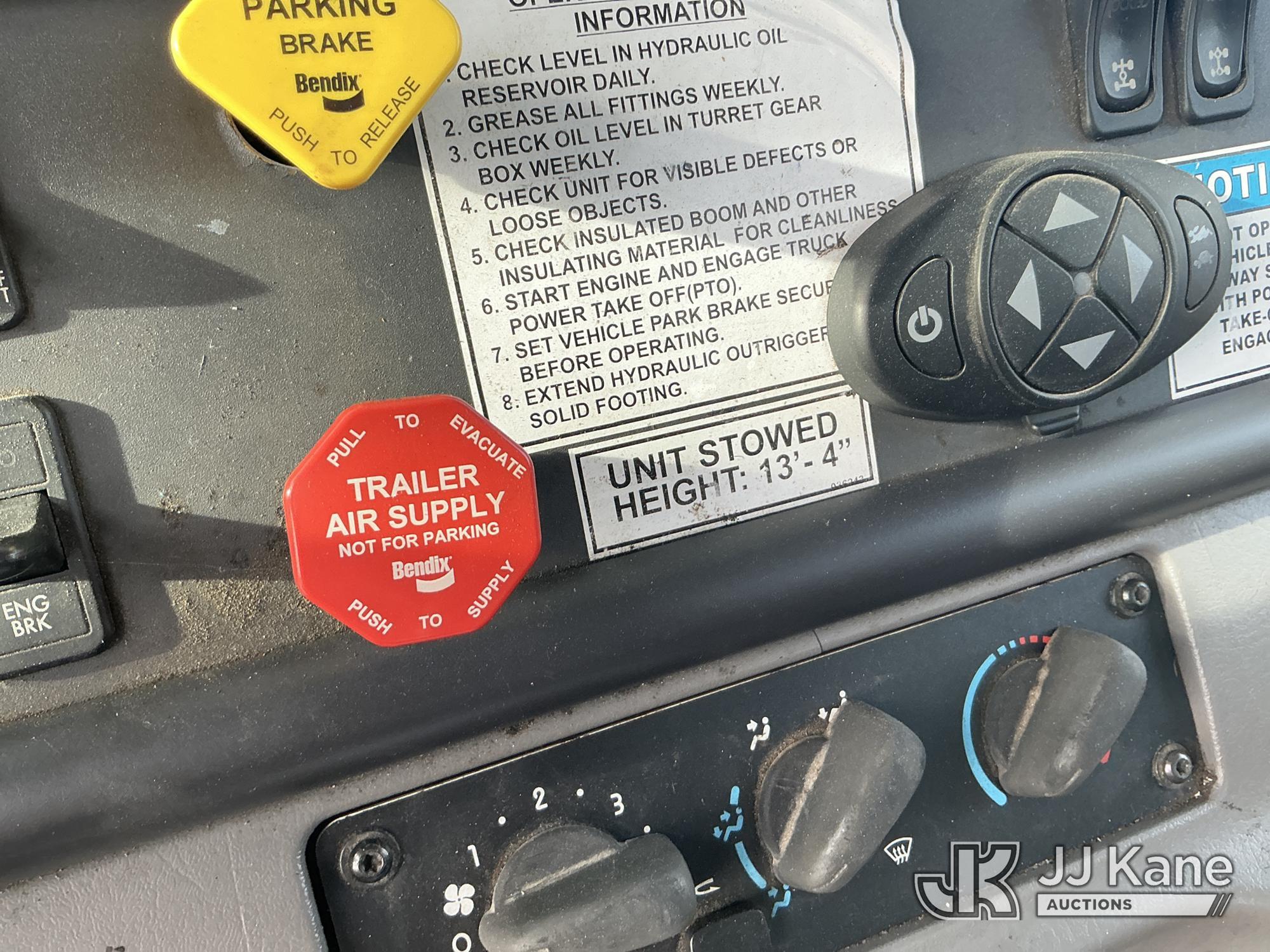 (Moncks Corner, SC) Altec AH100, Articulating & Telescopic Material Handling Bucket Truck rear mount