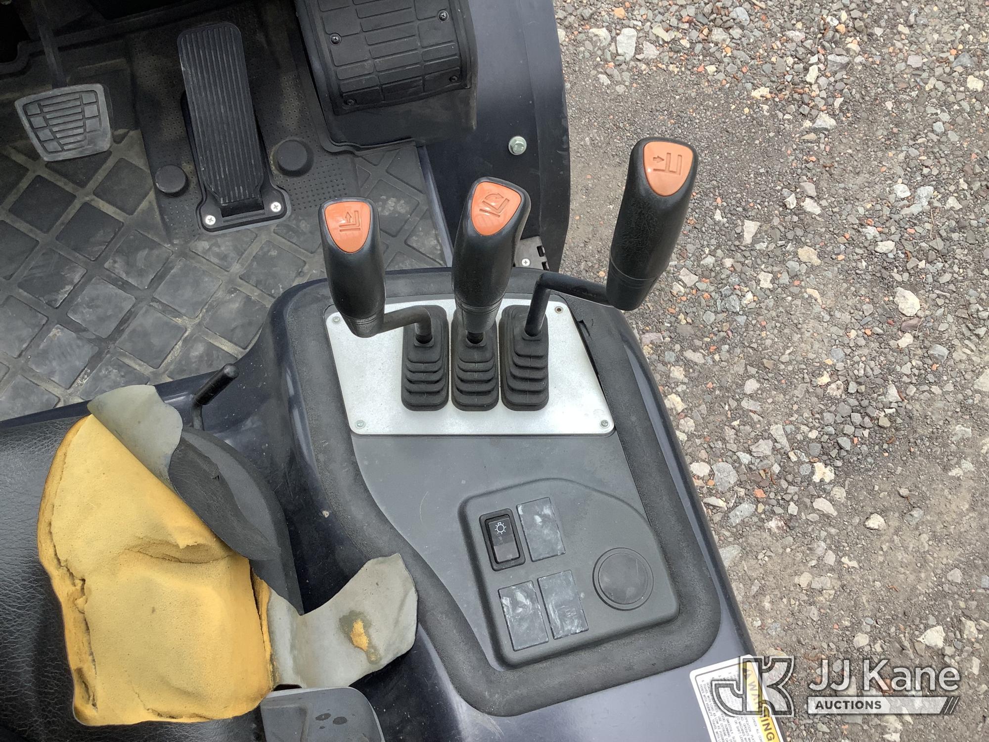 (Graysville, AL) 2018 Doosan G35C-7 Pneumatic Tired Forklift Runs, Moves & Operates) (Minor Body Dam