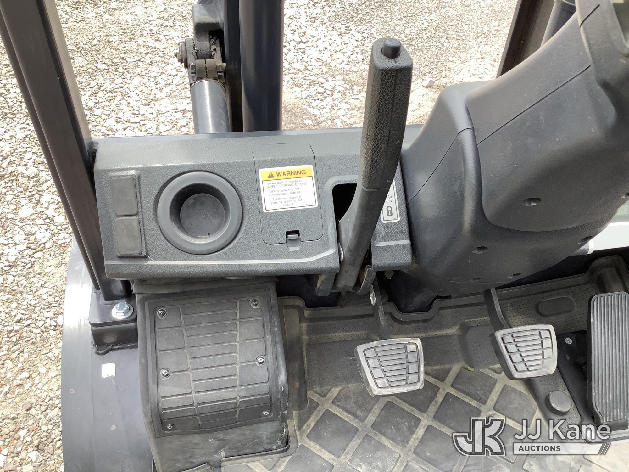 (Graysville, AL) 2018 Doosan G35C-7 Pneumatic Tired Forklift Runs, Moves & Operates) (Minor Body Dam