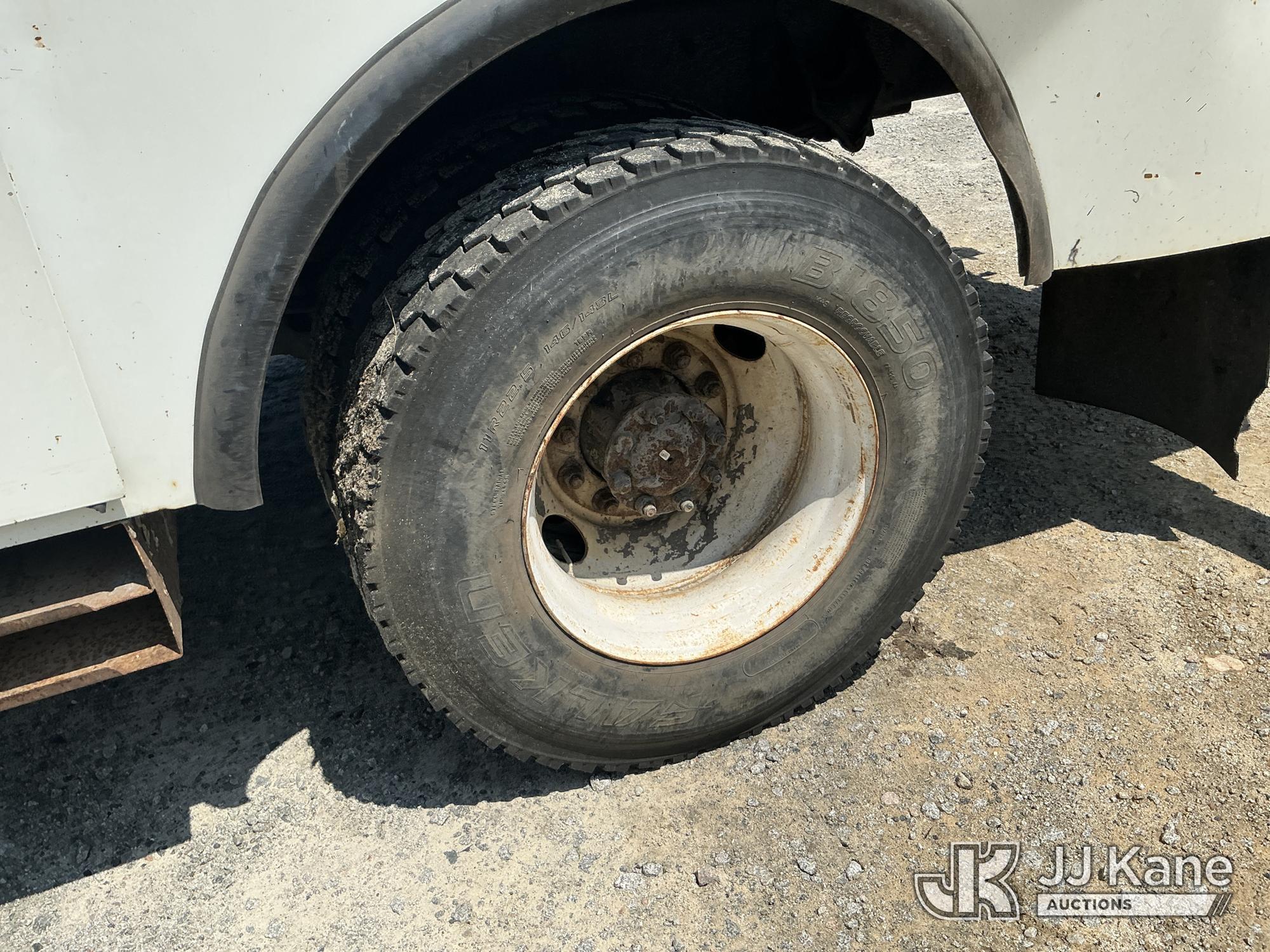 (Columbia, SC) Altec DM47-TR, Digger Derrick rear mounted on 2007 International 7300 4x4 Utility Tru