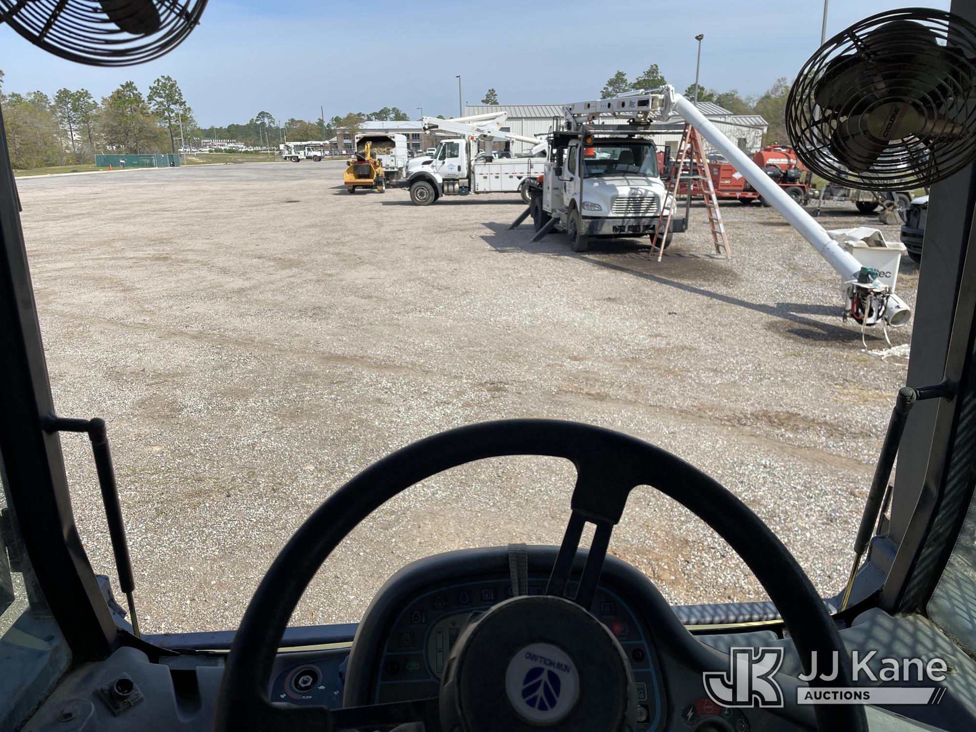 (Defuniak Springs, FL) 2014 New Holland TV6070 4x4 Utility Tractor, (Utility Owned) Runs & Operates,