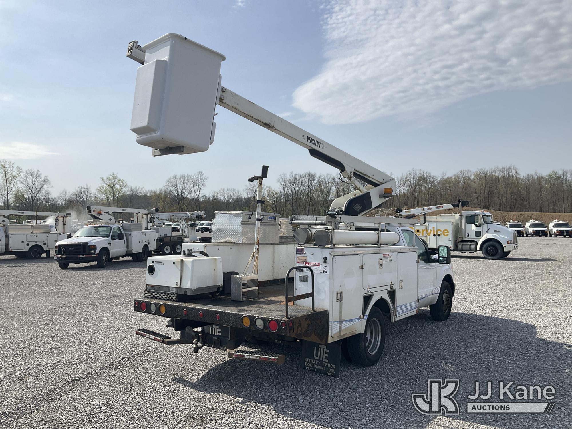 (Verona, KY) Versalift TEL29NE, Telescopic Non-Insulated Bucket Truck mounted behind cab on 2011 For