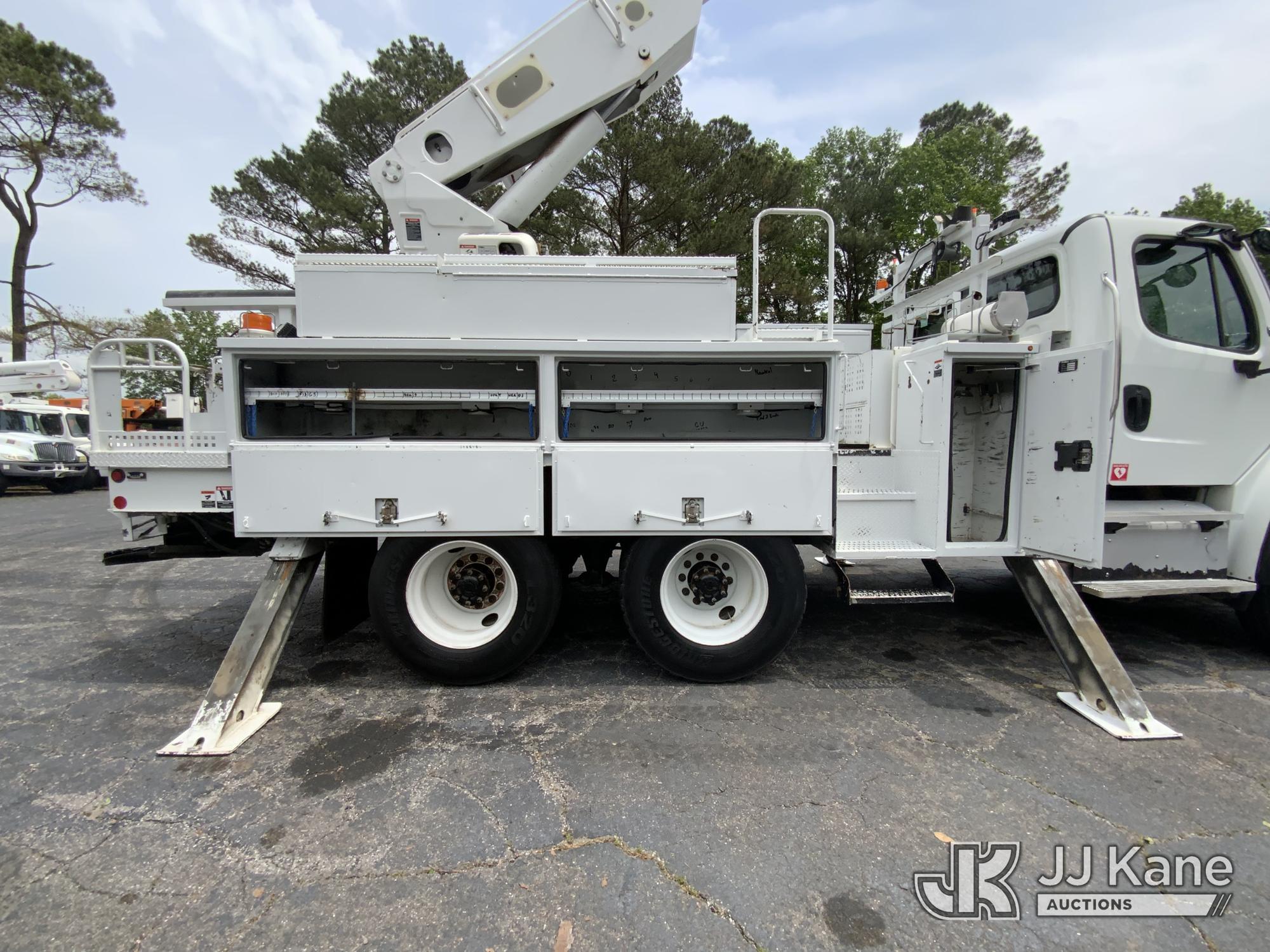 (Graysville, AL) Altec AM855, Over-Center Material Handling Bucket Truck rear mounted on 2015 Freigh