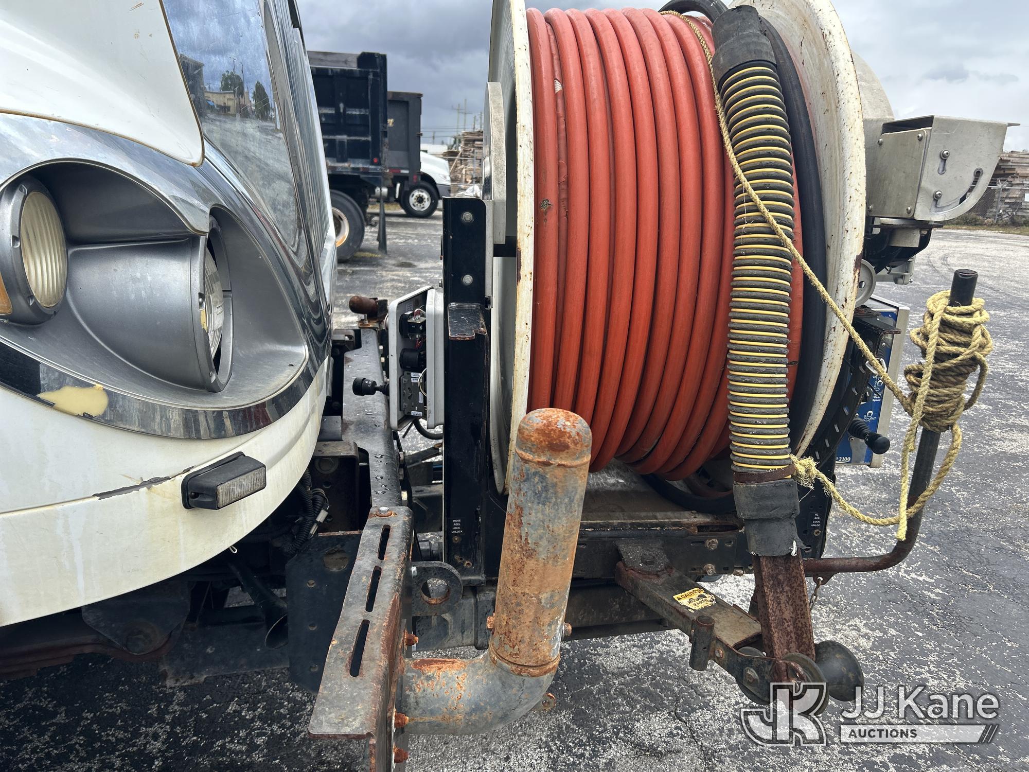 (West Palm Beach, FL) Vactor 2100, Vactor Unit mounted on 2013 International 7500 T/A Vacuum Excavat