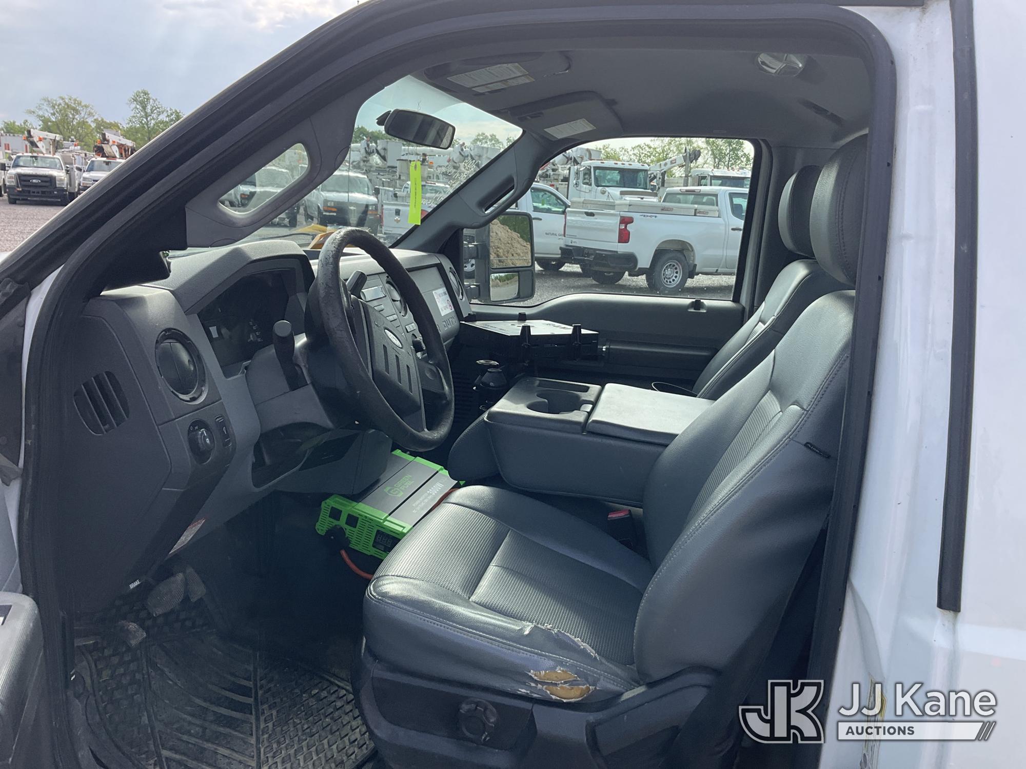 (Verona, KY) 2015 Ford F250 4x4 Service Truck Runs & Moves) (Rust Damage