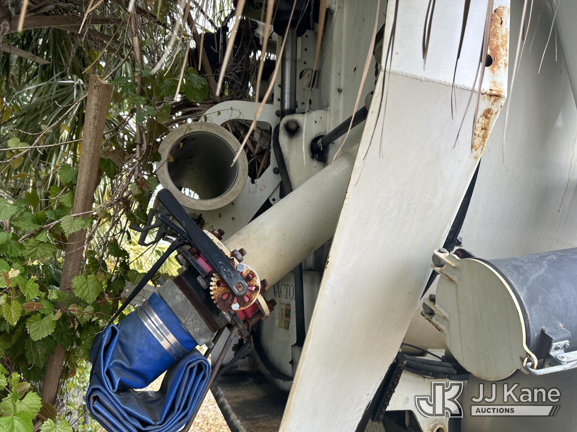 (West Palm Beach, FL) Vactor 2100, Vactor Unit mounted on 2013 International 7500 T/A Vacuum Excavat