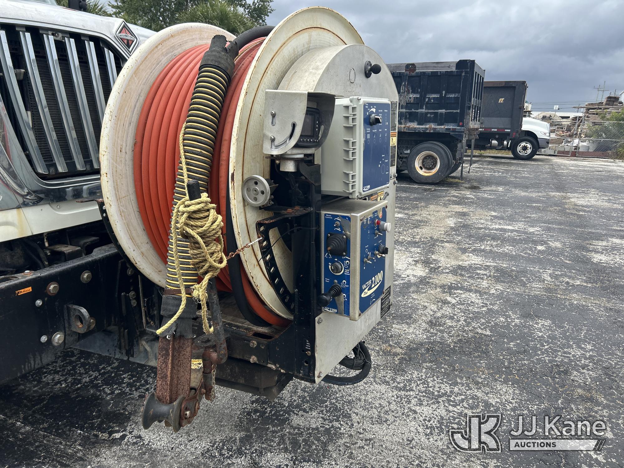 (West Palm Beach, FL) Vactor 2100, Vactor Unit mounted on 2013 International 7500 T/A Vacuum Excavat