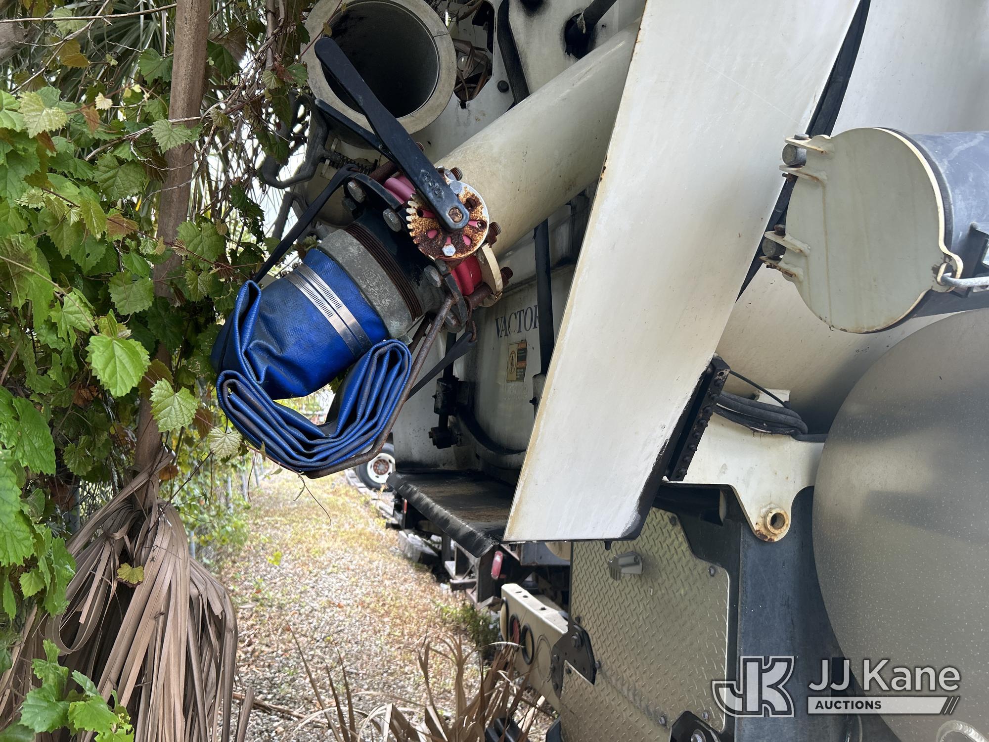 (West Palm Beach, FL) Vactor 2100, Vactor Unit mounted on 2013 International 7500 T/A Vacuum Excavat